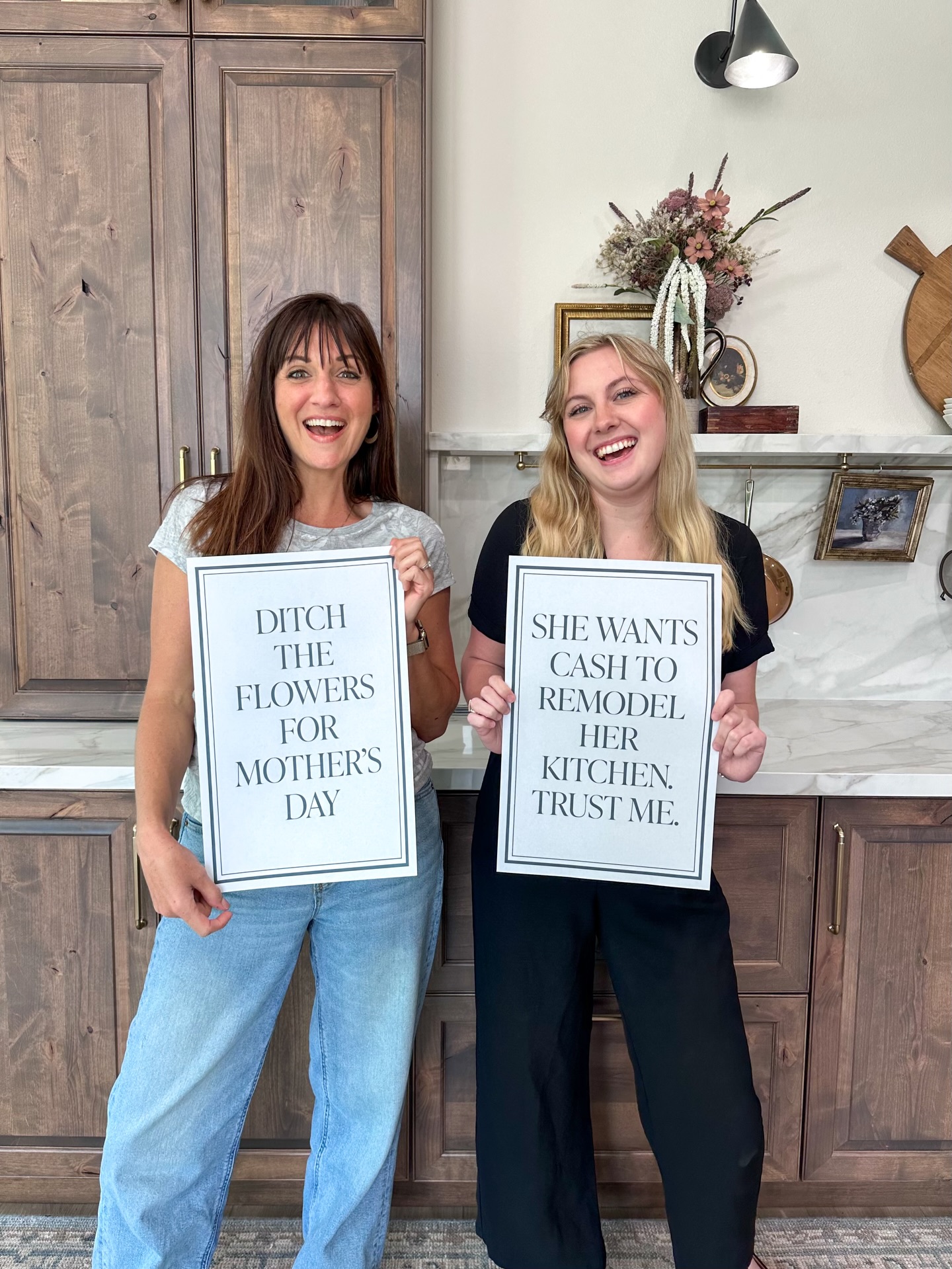 Roses are cute… but a kitchen remodel lasts a whole lot longer 🤭🌷
If you’ve been waiting for a sign to finally start your renovation, this is it, we’re booking for August! Tap the link in bio and visit our “Let’s Get Started page” to begin your project with Emily, we’re so excited to work with you!