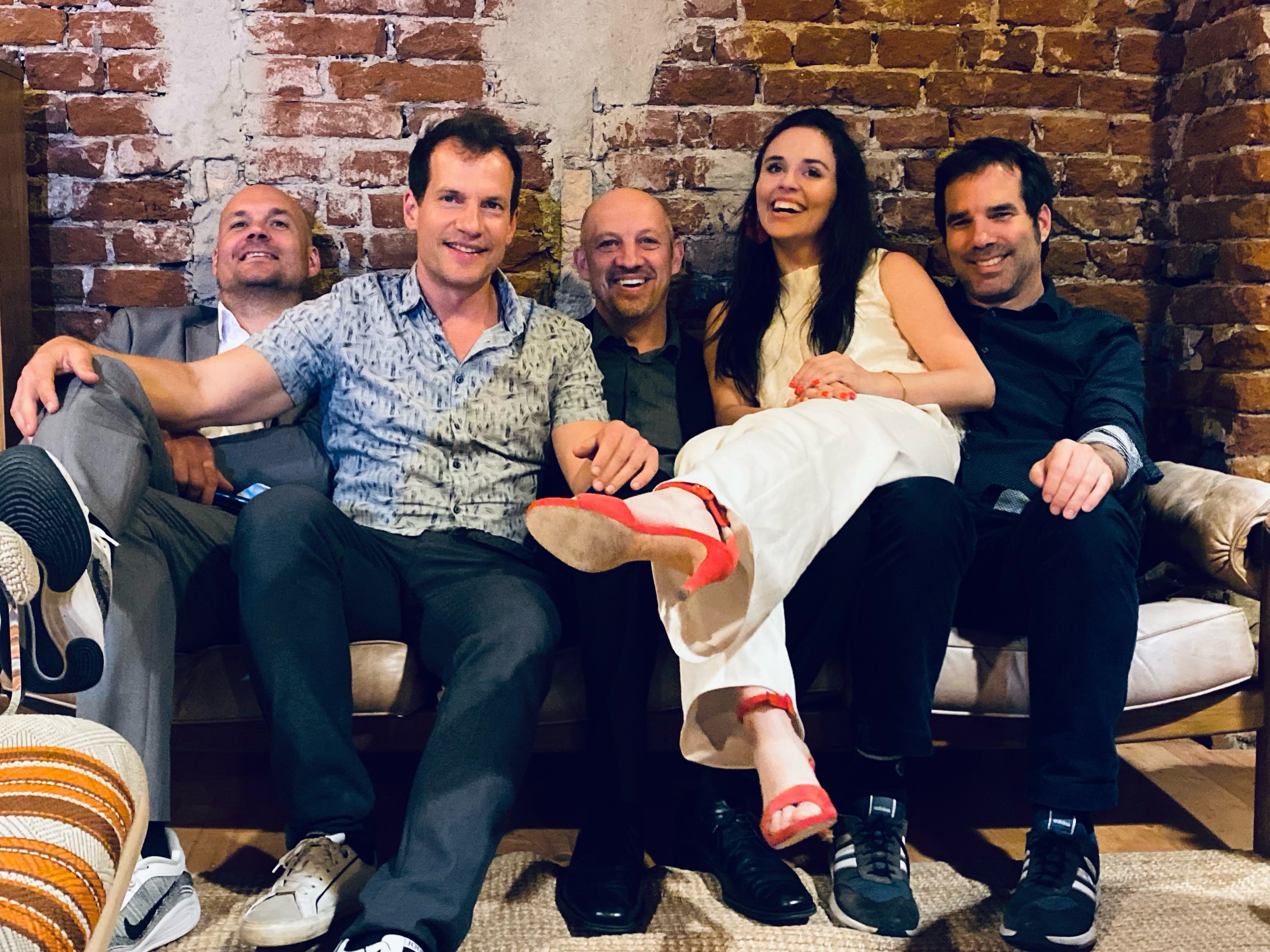 Gemeinsam lachen, Spaß haben, Musik machen und vor allem jahrelange Freundschaft, die uns nicht nur auf der Bühne verbindet ♥️ wir freuen uns riesig auf alles was dieses Jahr noch bevorsteht und jedes Event, dem wir unseren musikalischen Touch mit unserer puren Freude zu unserem Beruf verleihen dürfen ✨ 😘eure Groove Cafe Family