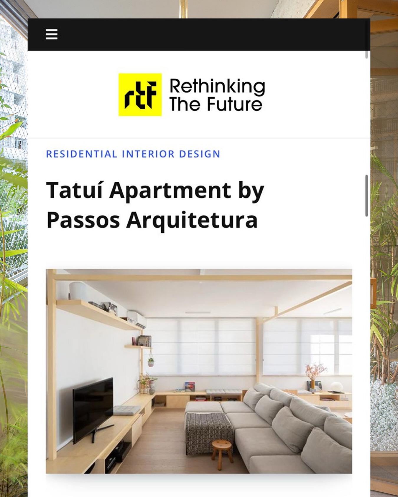 Apto Tatuí na mídia
Publicado na @rethinkingthefuture, o Apartamento Tatuí é apresentado como referência em design residencial contemporâneo.
O projeto articula materialidade, luz e espaço para construir ambientes leves e com identidade. A criação da varanda, ausente no plano original, redefine a relação com o exterior ao incorporar a paisagem como extensão do espaço — com a flamboyant tornando-se presença constante no interior.
Clique no link na bio e leia a matéria completa.