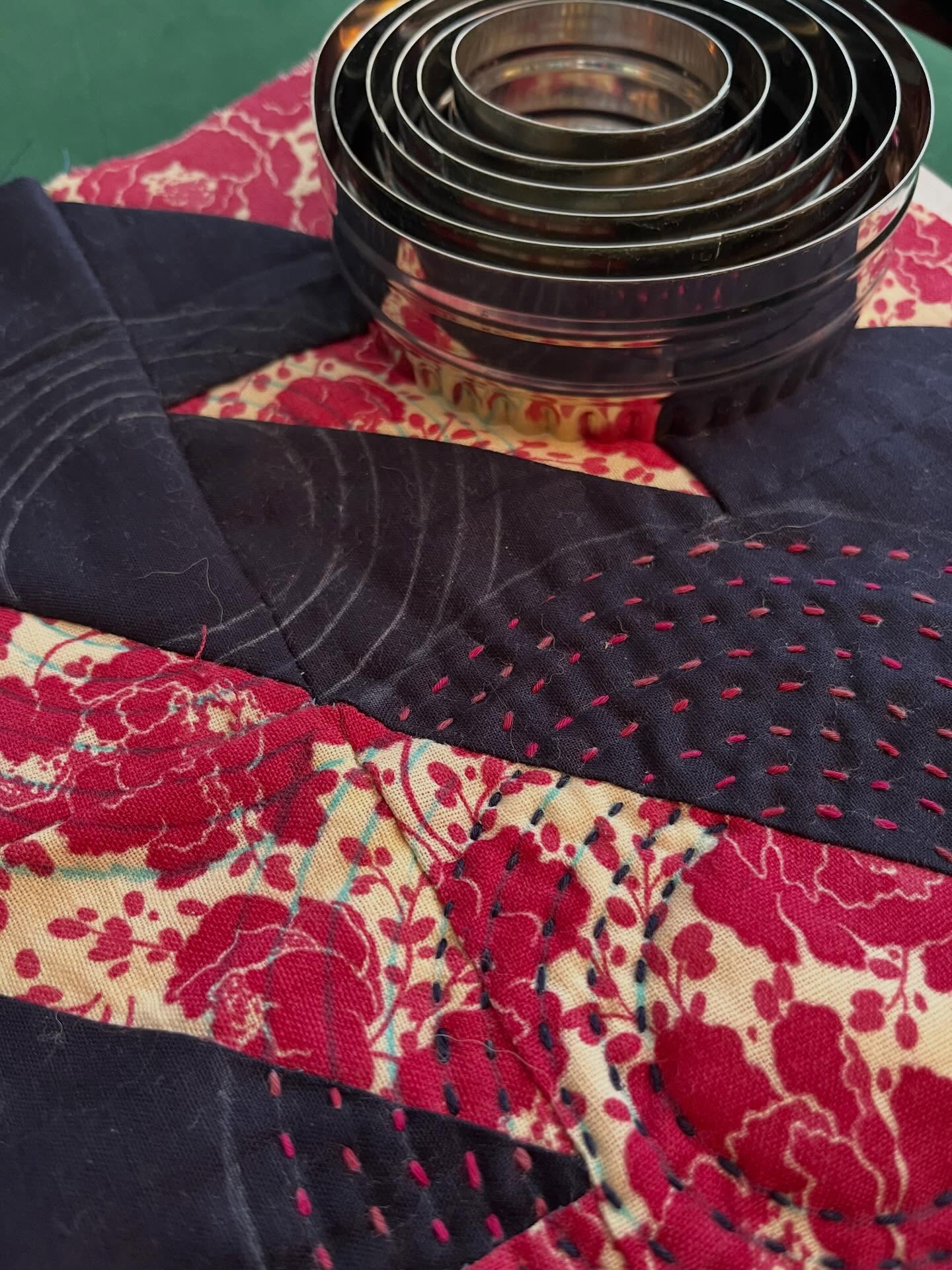 Quilting secret weapon #1: biscuit cutters :). #quilting #quiltingfun