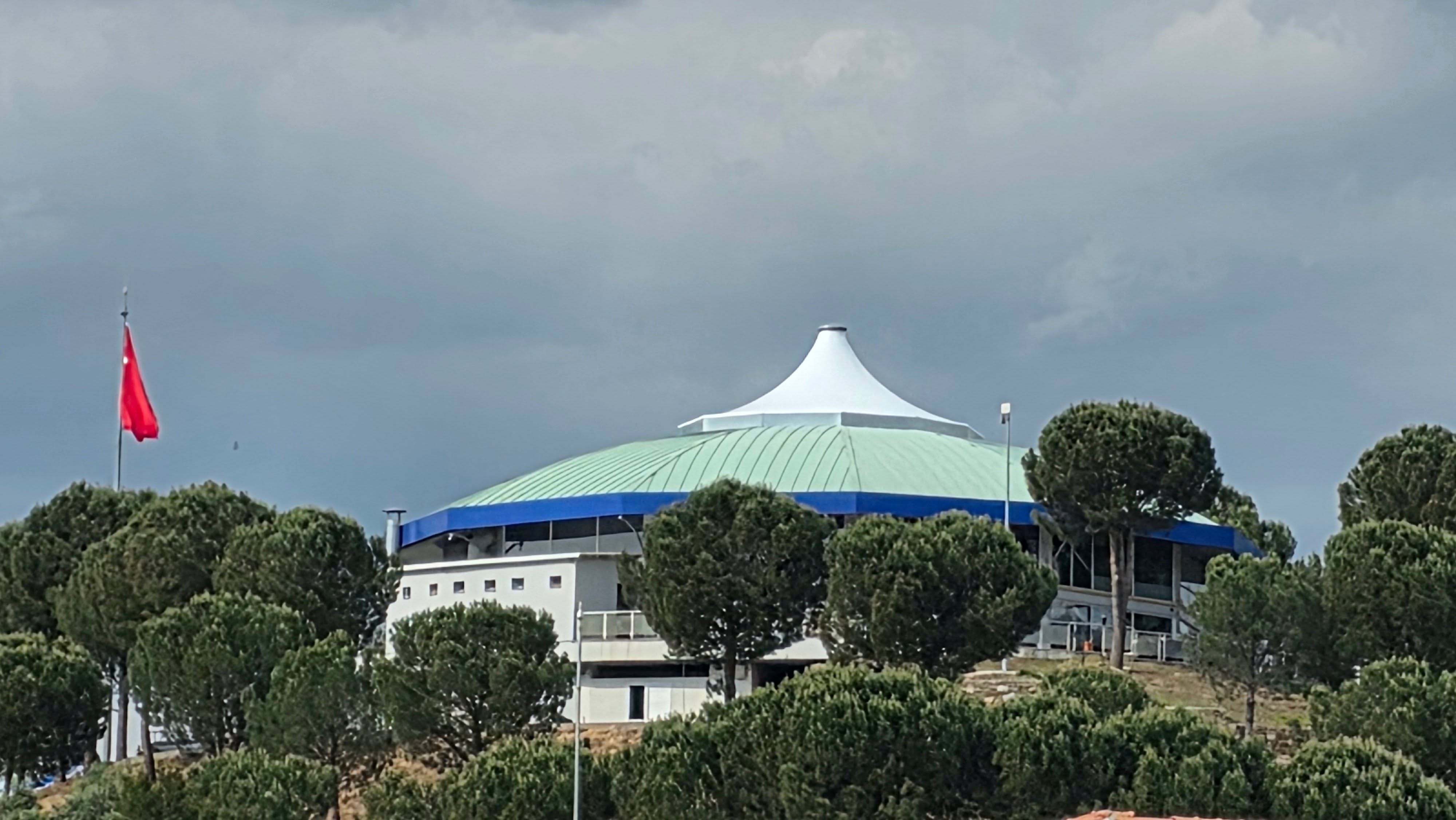 TİRE GÖLET RESTORAN ÇATI ÜST ÖRTÜ; İZMİR_TÜRKİYE
TIRE POND RESTAURANT ROOFTOP CANOPY; İZMİR_TURKIYE
( Gölgemizdesin 🥰 - Under our Shade 🥰 ) #autopark #padel #asmagermemembran #tensilefabric #tekstilmimarisi #textilearchitecture #mimaritekstil #hibritsistemçözümü #hybridsystemsolution #tasarımvemühendislik #designandengineering #imalatveuygulama #manufacturingandapplication #hightechtensilefabric #meshcephe #meshfacade #carpark #hotel #tensile #fabric #canopy #HTTF #sporyapıları #sportfacilities #orangepadel #modularsystems #depoyapıları #stroge
1h