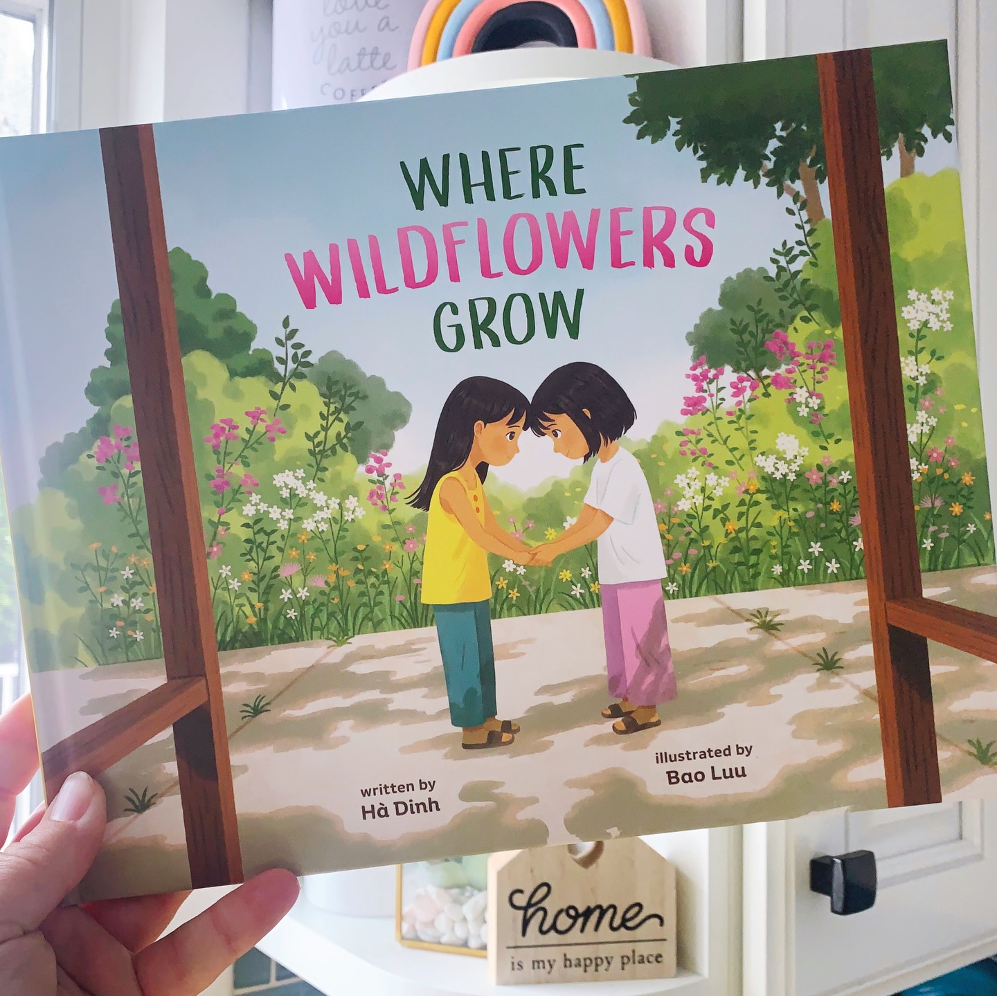 Happy AAPI Month!! here are some of my favorite books to read throughout the month of May. Including my friend 3 books by my friend @hellomrsdinh
What are your favorite books to read this month?
#childrensbook #picturebookrecommendation #picturebook
