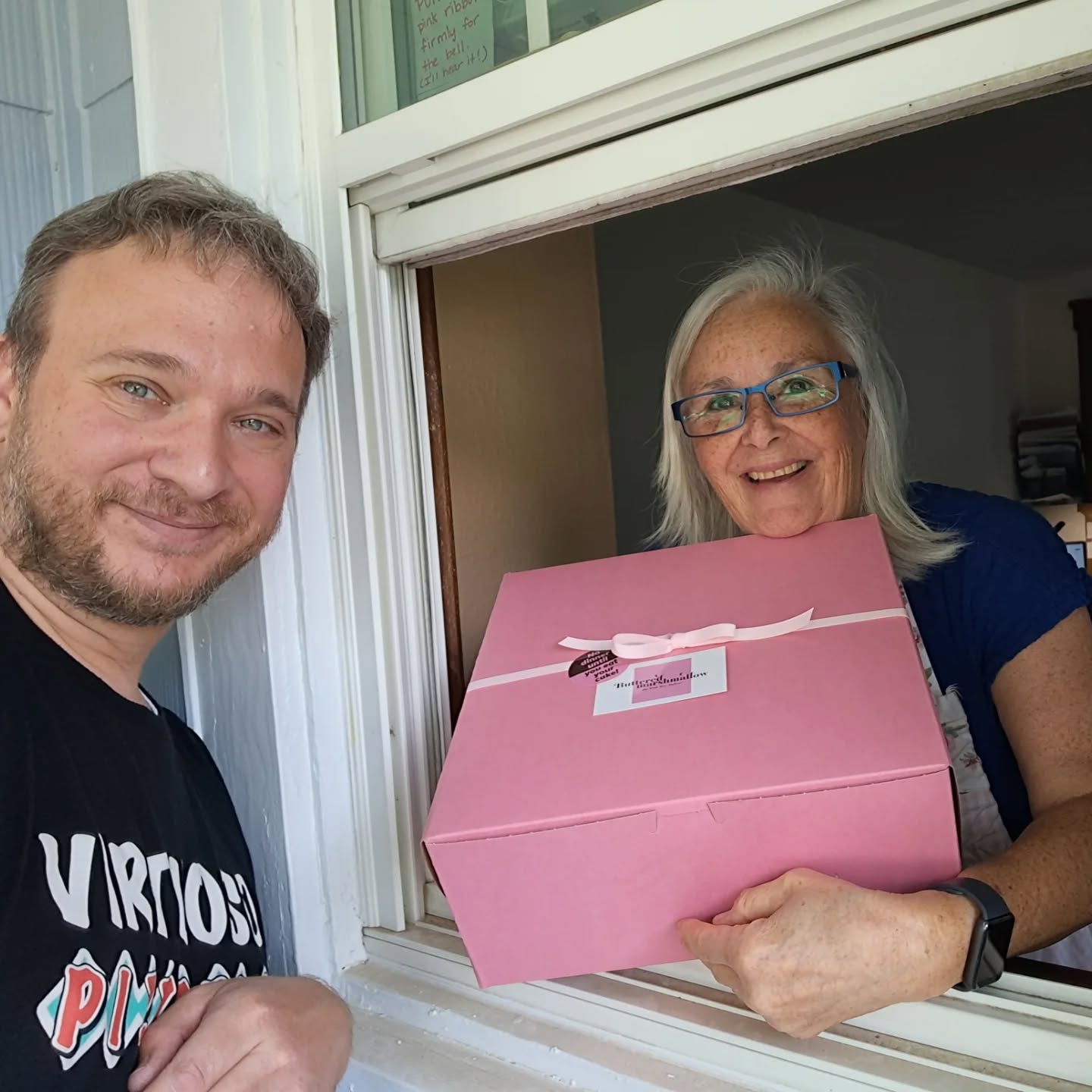 Oh it's a good day, stopped at @thepinkboxbaker to see Stacey and get a delicious treat to share and at @virtuosopizza23 for some tomato basil, a baguette, and conversation. That was all after stops at @casanovasbutcheryrockbrook @frankstoysichmeats and @justgoodmeatomaha ! We are ready for the weekend, week, and Mother's Day!
Happy Faturday and remember to Connect With Food!