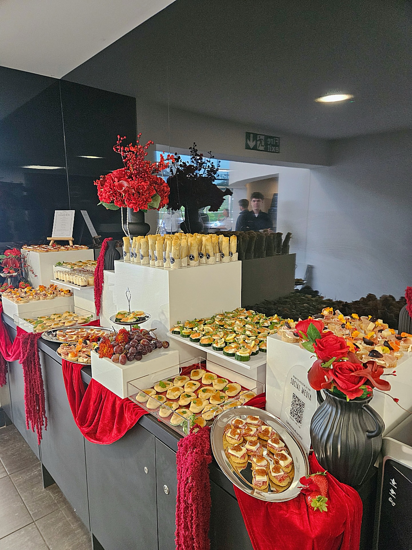 Bespoke Canapés Table (Premium) ✨