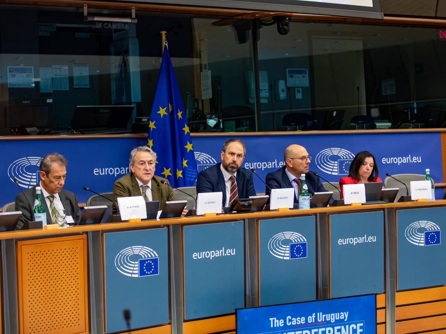 Yesterday at the EU Parliament, together with @hermanntertsch , we addressed a growing concern: EU interference in foreign democratic processes.
The case of Uruguay is not isolated. Across the world, ideological networks, activist NGOs and externally funded structures increasingly seek to challenge sovereign democratic decisions through political pressure and judicial activism.
Uruguay is a revealing example. More than once, the Uruguayan people chose reconciliation, stability and peaceful coexistence through democratic referendums and sovereign political decisions. Yet today, that clearly expressed popular will is increasingly being challenged under external ideological pressure.
What is happening in the south american country raises serious questions about sovereignty, democratic legitimacy and the role of transnational influence in domestic political and judicial processes.
A special thank you to Álvaro Alfonso, Dr. Emilio Mikolic and Dr. Graciela Figueredo for their valuable contributions to this important discussion.
🇺🇾 is not the exception. It is part of a broader international trend of political revanchism and ideological interference.