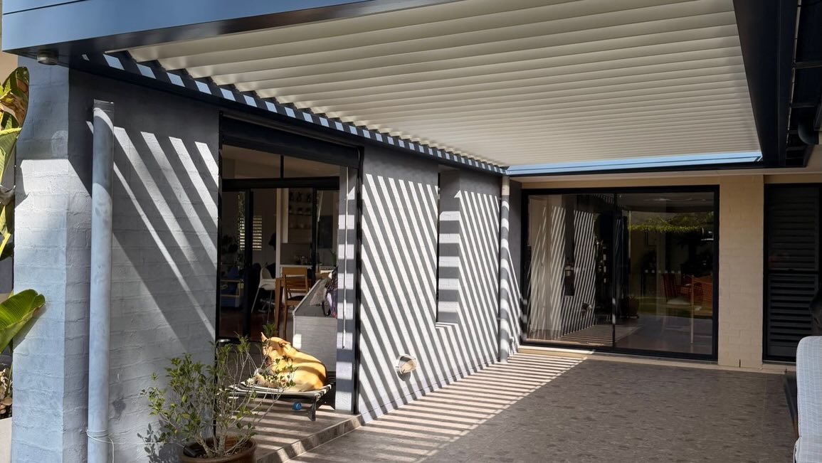 This Brisbane home now enjoys a seamless indoor-outdoor living space thanks to a cleverly designed Vergola installation positioned between two sections of the existing house.
The result is a natural extension of the home, with long, elegant lines that complement the architecture while creating a functional all-weather entertaining area.
Attention to detail was key in this project. The integrated guttering system was carefully matched to the home’s existing downpipes and roof drainage, ensuring both visual consistency and effective rainwater management.
A smart design solution that looks like it has always belonged there.
vergolabrisbane.com.au
#VergolaBrisbane #OutdoorLiving #Vergola #BrisbaneHomes #LouvreRoof vergolaopeningroof professionalbuilders