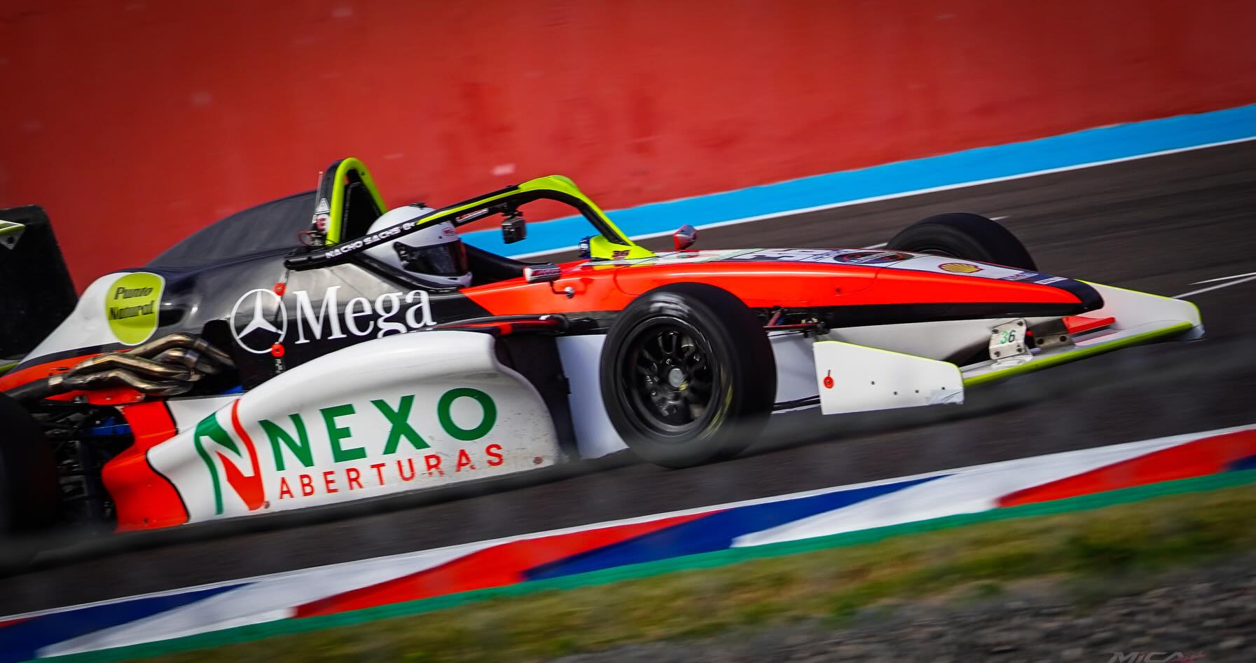 Sábado complicado en Termasss🤕🤕
Estuvimos algo complicados con el auto, hicimos algunos cambios en la configuración para la prefinal, los cuales al auto le cayeron muy bien pero largando se nos trabó la caja. A no bajar los brazos y a remar mañana💪🏻💪🏻