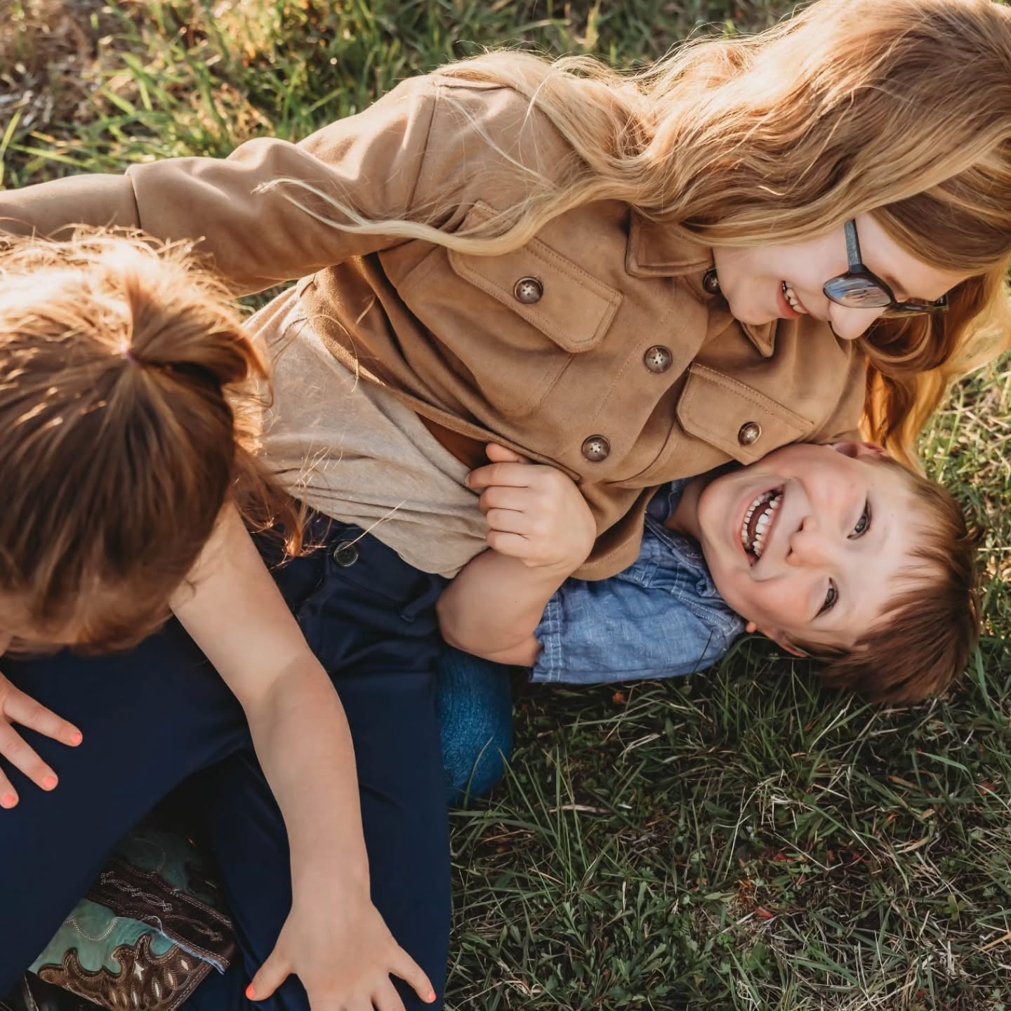 "It's amazing how many memories have faded, yet come rushing back in their full intensity through a single photograph." 📸✨️
Don’t let another year pass by without capturing them.
Because these moments? They aren’t replaceable.
They don’t come back.
Invest in your memories - your future self (and your children) will thank you 🤍
•
•
•
#familyphotography
#radlovestories
#capturethesemoments #grahamphotographer #santanaphotographyllc