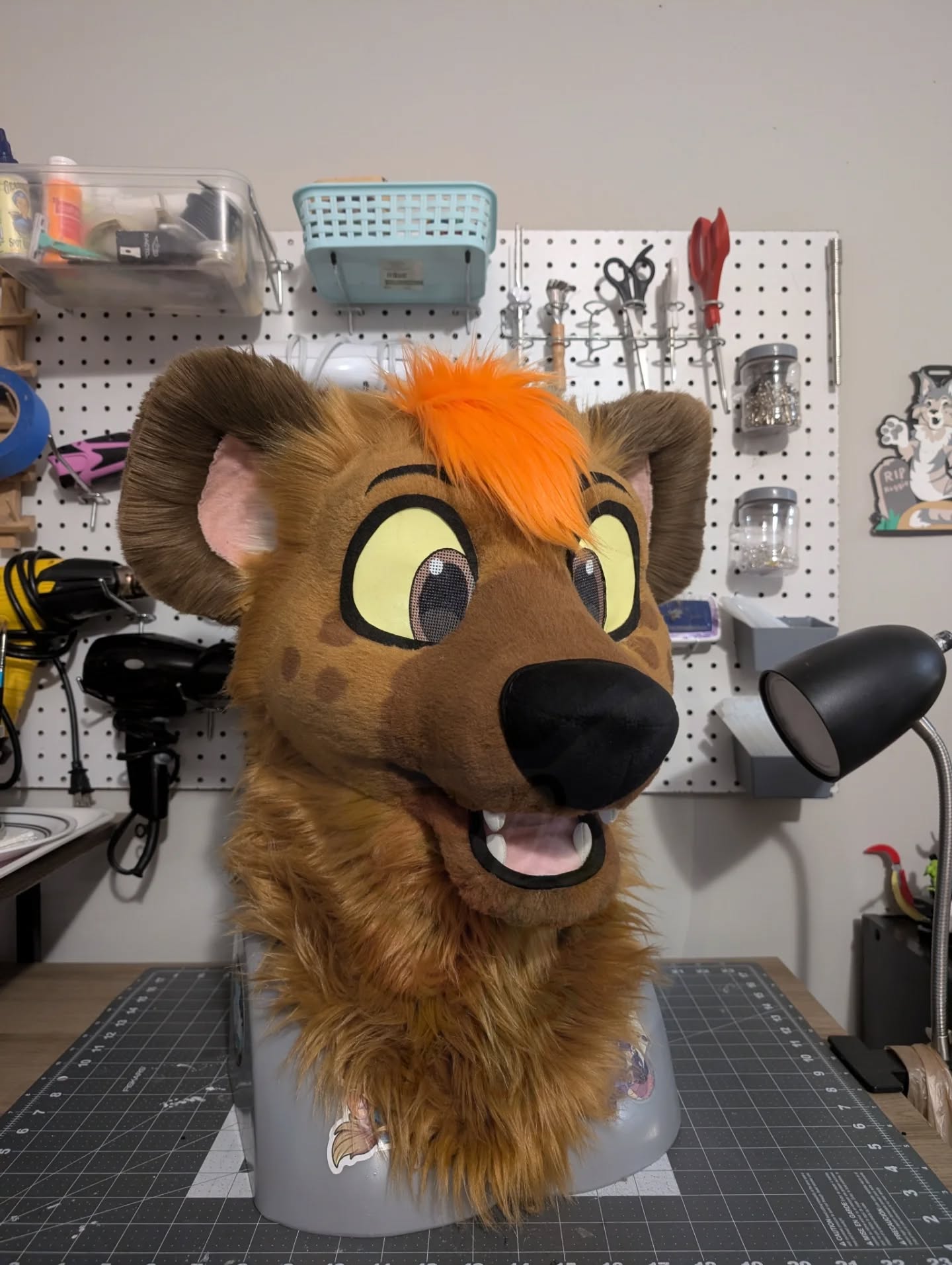 Scrappy is done and will be getting eyelids and a tongue before he heads home! 💜✨
#hyenafursuit #fursuithead #fursuitcommission #fursuitmaker #furryfandom