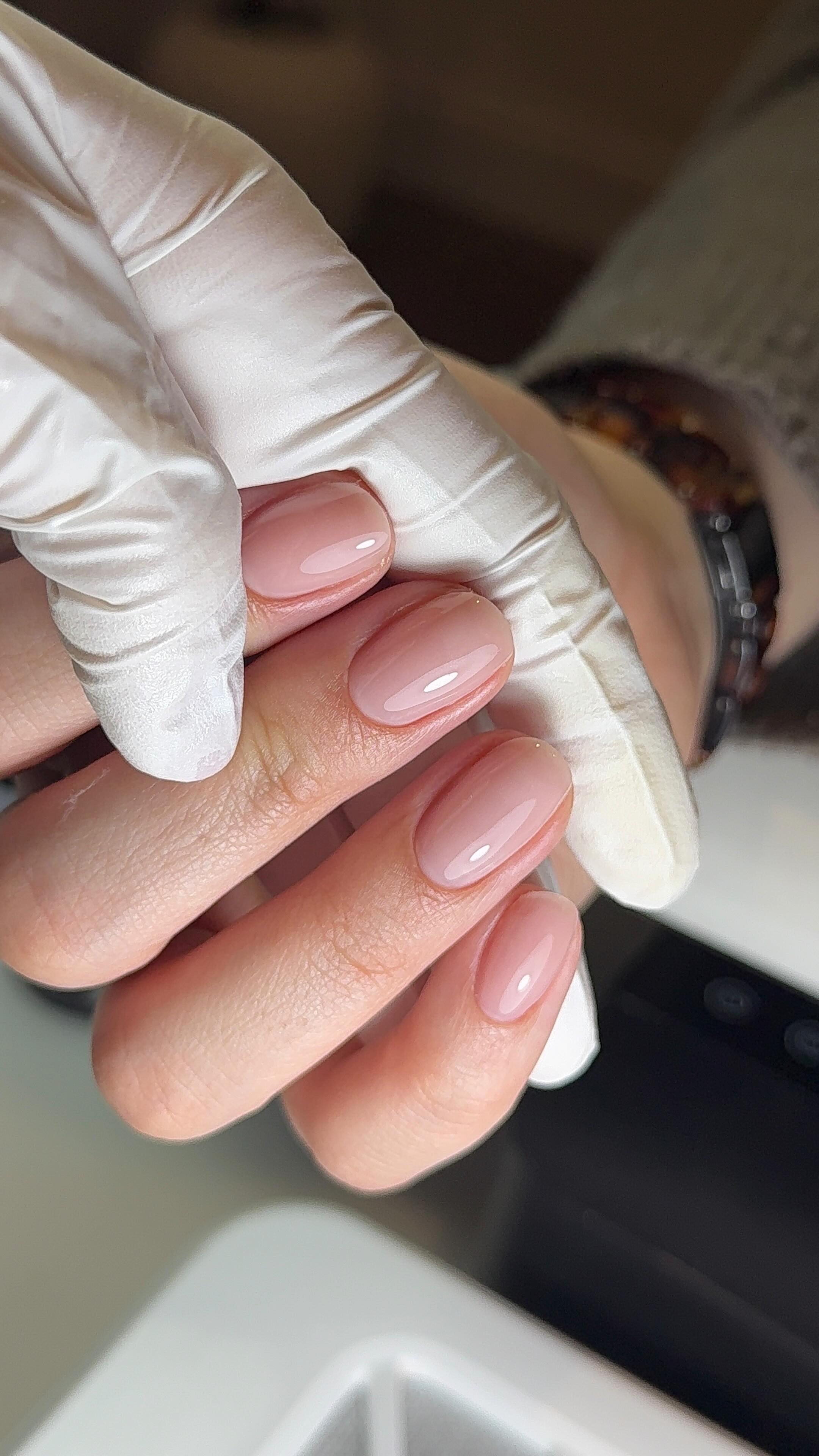 Are you cleaning down your dust extractor before gel application? 👀
This is SUCH an important step that’s often overlooked during prep.
After filing and cuticle work, fine dust particles sit all over your workspace, especially inside and around your dust extractor.
If this dust becomes airborne or transfers back onto the nail plate during application, it can interfere with adhesion and affect how clean your application is.
That’s why cleaning down your dust extractor before moving onto gel is essential.
A clean workspace helps reduce dust contamination, support better adhesion, create a cleaner application and improve overall retention
Good prep isn’t just about the nail itself, it’s also about maintaining a clean working environment throughout the service.
The smallest details make the biggest difference.
#nailprep #nailtech #naileducation #nailretention #gelnails nailtechlife uknailtech biabnails