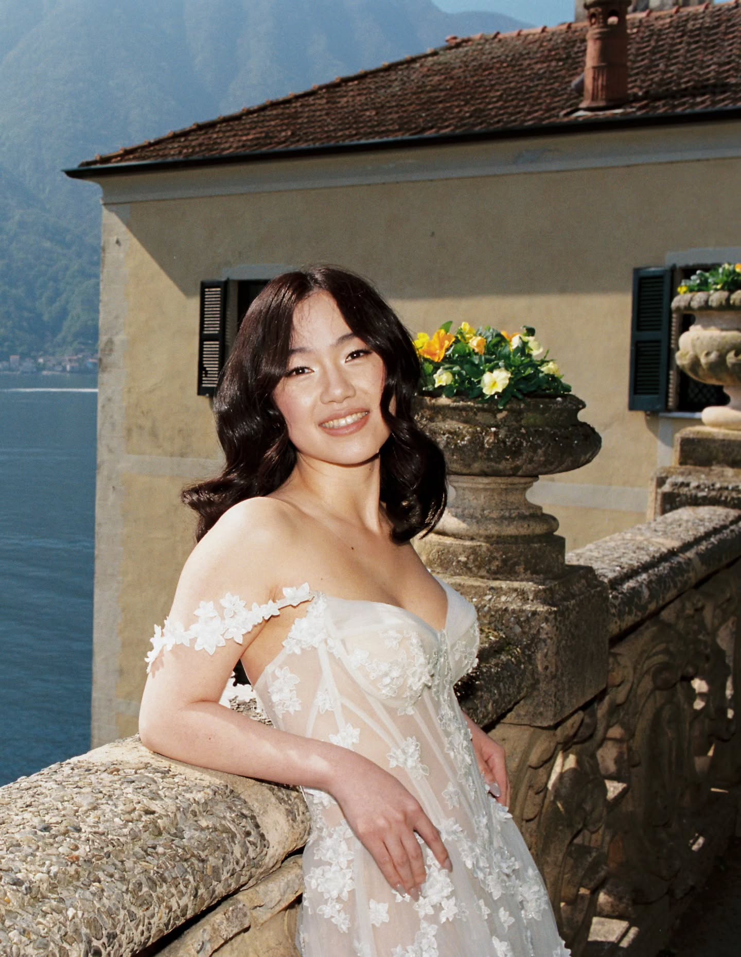 Film photography has a way of making love feel cinematic.📸
The contrast, the grain, the emotion — a bride glowing at Villa del Balbianello.
------------------------
With @joanne.lna 🤍 WITHOUT TRIAL
Makeup & hair @weddingbyjoy
Photography @manisolwedding
Flower @figlideifioricomo
Boat @mostesclassicboats
Dress @galialahav
---------------------------
#villadelbalbianello #LakeComoElopement #lakecomomakeupartist #bridelakecomo #lakecomowedding