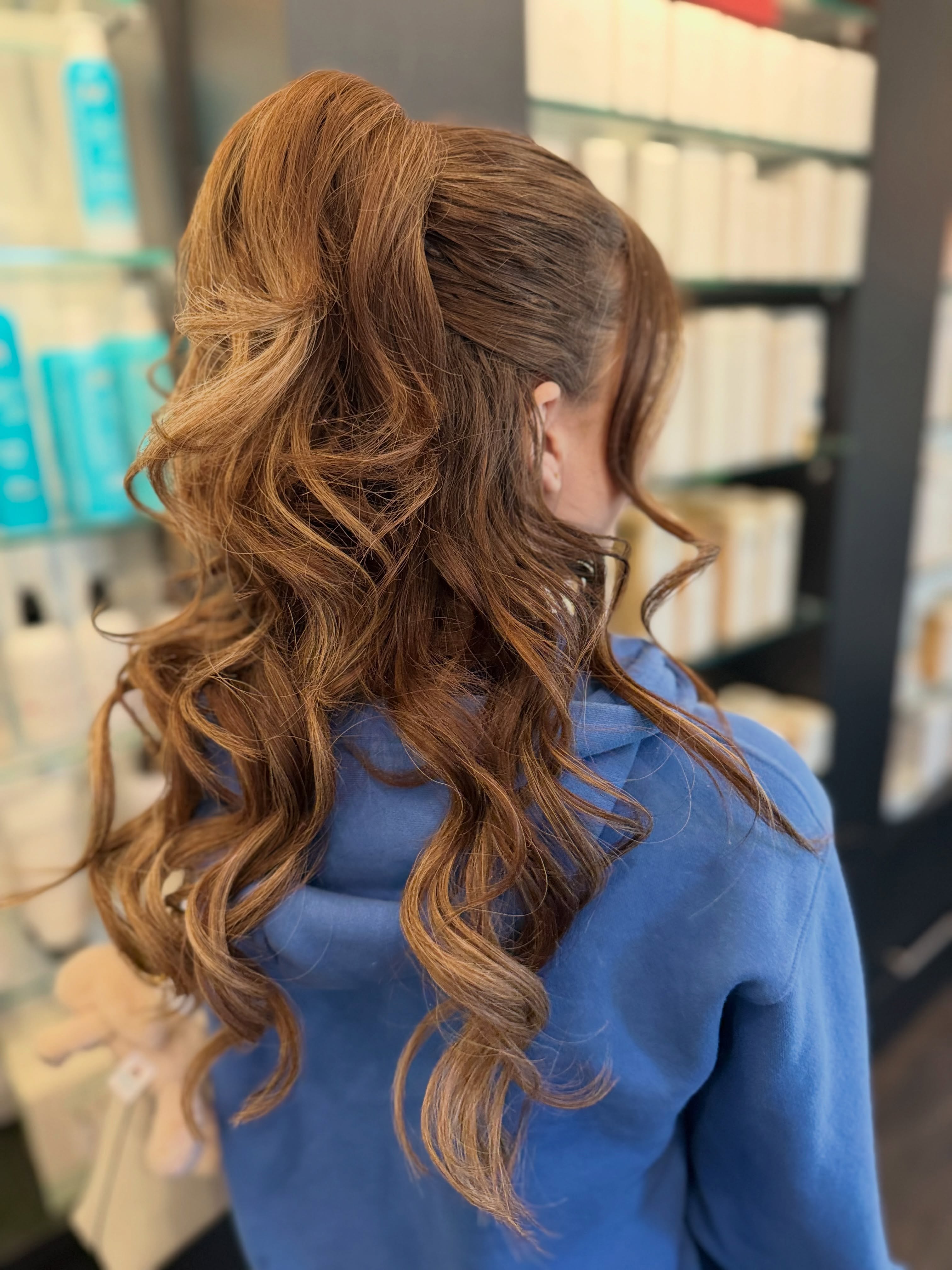 Book your hair appointments for prom, grad or any events with us! â¨
Hair by: Dafina đ
#tetherwoodspasalon #updo #hairstyles #loveyourhair #trendhairstyle