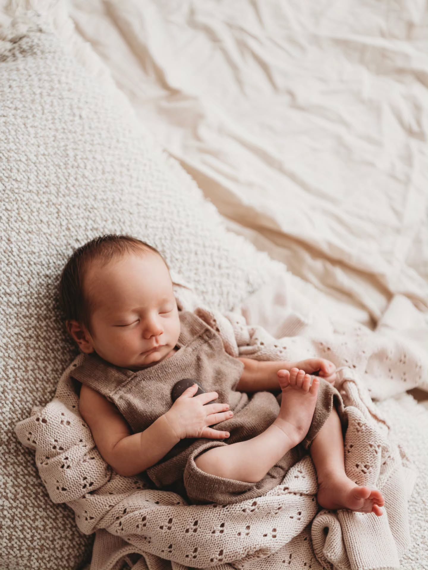 One pose. Four beautiful images. 🤍
This is why a steady, intentional workflow matters so much in newborn photography.
It’s not about rushing through poses or constantly changing setups -it’s about slowing down, reading your baby, and making the most of each gentle transition.
With one simple pose, a small shift in angle, a tiny adjustment of hands, feet, or blanket placement can create an entirely different image. More variety, less disturbance, and a much calmer experience for baby.
A smooth workflow means baby stays settled, parents stay relaxed, and we create a gallery full of beautiful moments without unnecessary movement or overstimulation.
The magic is often in the little changes, not the big ones ✨
This little setup gave us four completely different images- and honestly, that’s where the art lives.
www.jessannephotography.com.au
#sydneynewbornphotographer #newbornphotography #sydneybabyphotographer #baby