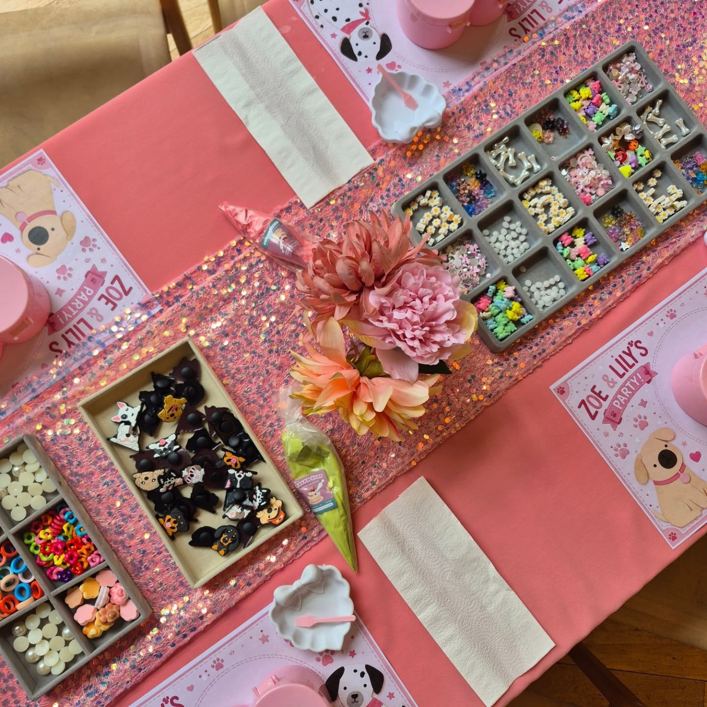 At Gluegang, we don’t just do arts & crafts — we create fully personalised creative experiences for every single child ✨🎨
From the colour palette and decorations to the tiny design details, every party is thoughtfully styled to match your child’s personality, interests, and imagination. Whether they’re obsessed with slime, fashion, pop stars, painting, charms, or all things sparkly — we bring their vision to life in the most magical way.
No copy-and-paste parties here. Every Gluegang celebration is designed to feel special, unique, and unforgettable 💖
Because the little details? They matter. And children remember how a party made them feel 🌈
#Gluegang #LondonKidsParties #CreativePartyIdeas #KidsPartyLondon #ArtParty PersonalisedParty ProcessArt BirthdayPartyIdeas SlimeParty CreativeKids LondonMums KidsEntertainment
