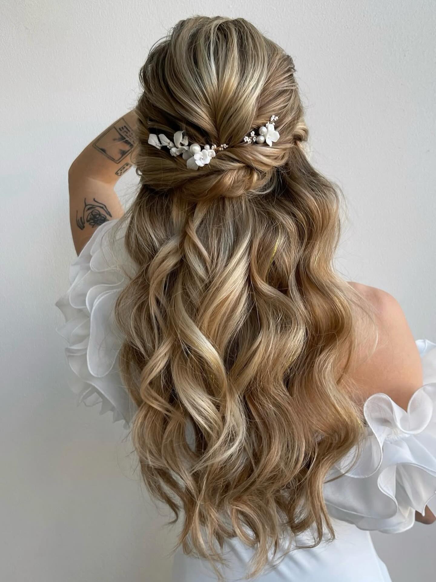 Bridal hair 🔥
#mackienaturals #missionbc #brides #bridalhair #salon