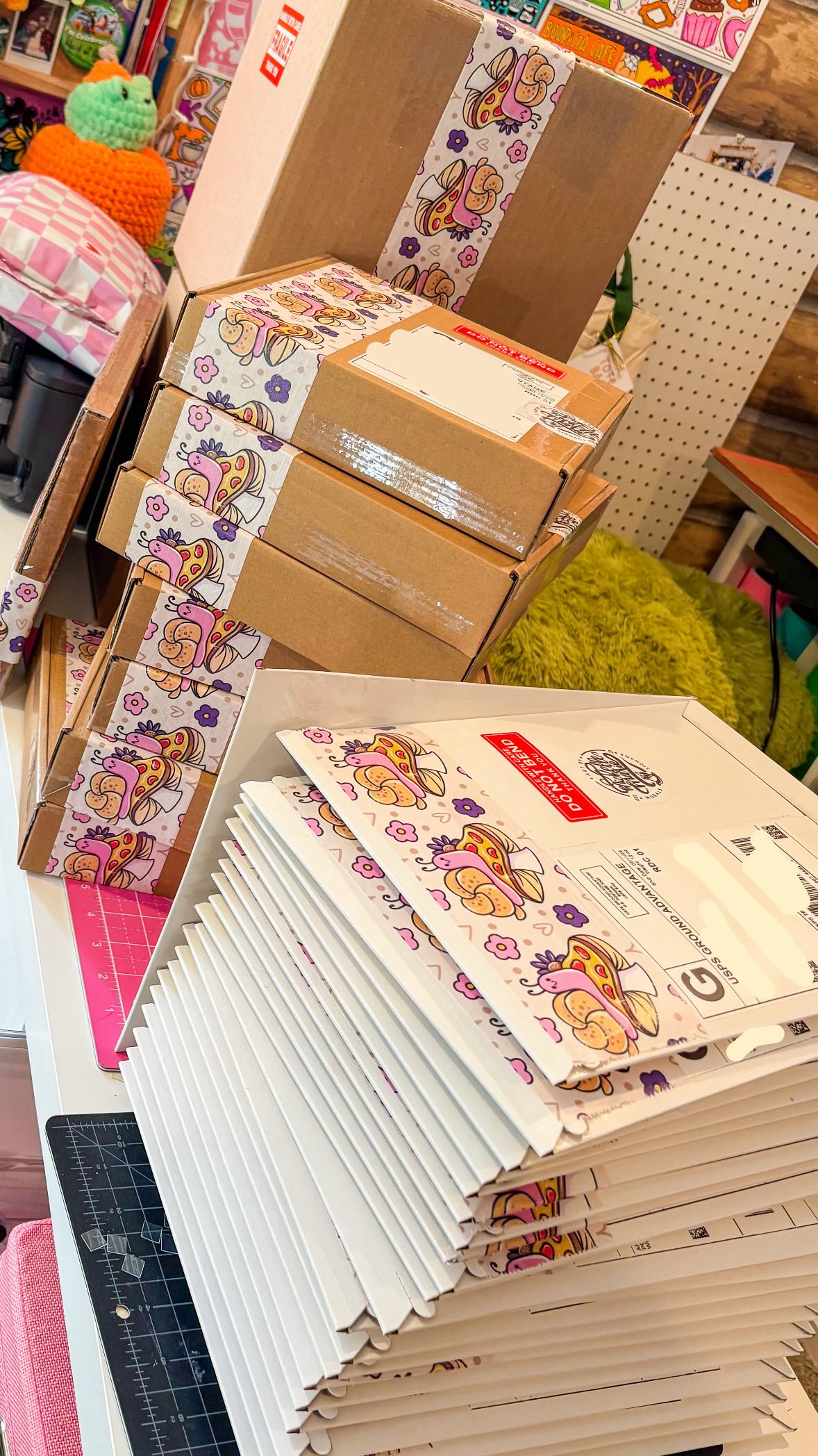 Packing allll the coloring book orders! 💕 📚
•
#orderpackaging #cutecoloringbook #whimsy #cutestickers