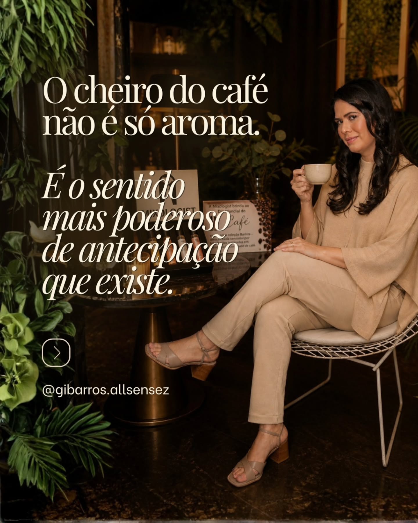 O cheiro do café não é só aroma. É antecipação.
A perfumaria contemporânea está aprendendo com a mixologia o que ela já sabia sobre camadas, construção e experiência que se transforma com o tempo.
Deslize para entender essa conexão e no último slide, um produto que traduz exatamente isso.
@mixologistparfums
@danielbarros_1001perfumes
#AllSensez #Mixologist #ColecaoBarista #ExperiênciaSensorial #Perfumaria