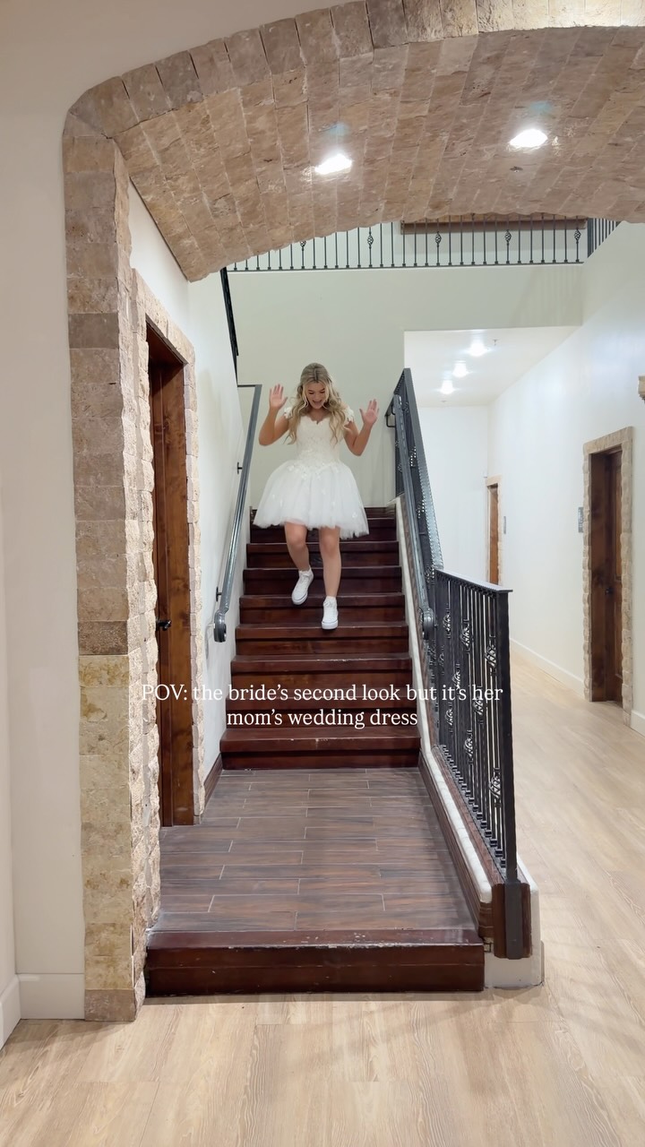 Save your mom’s wedding dress for this moment 🥹
#azweddingcontentcreator #weddingcontentcreation #wedding #bridetiktok #weddingideas