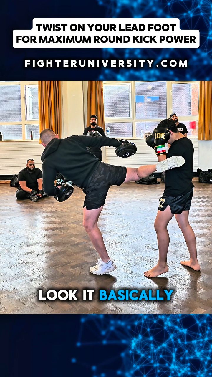 Maximum rotation = maximum roundhouse kick power. #mma #kickboxing #muaythai #fighting