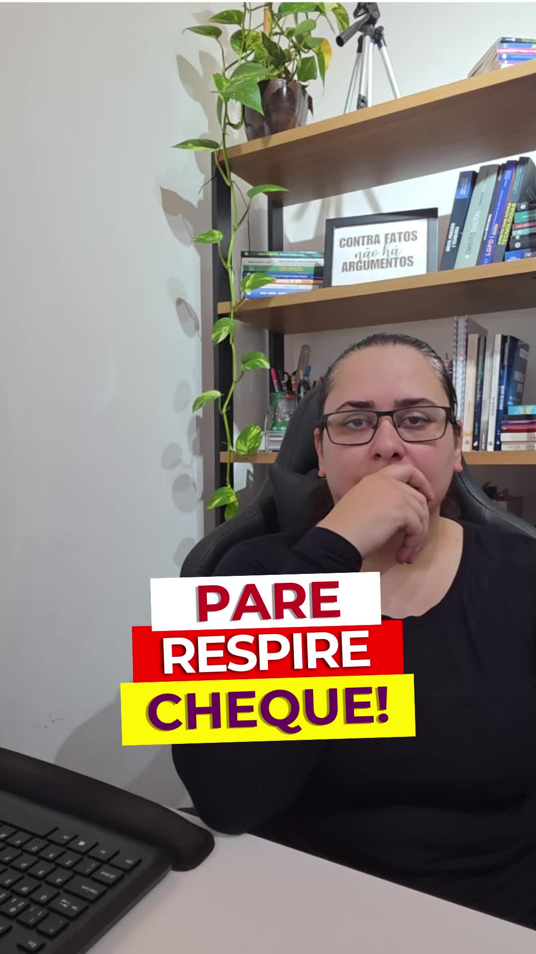 📲 Compartilhe no grupo da família!
⚠️ Esse tipo de golpe continua fazendo vítimas TODOS os dias.
E o pior: muitas vezes acontece dentro da própria família.
Os golpistas usam confiança, urgência e emoção para fazer a pessoa agir sem pensar.
E quando a vítima percebe… o dinheiro já foi.
‼️ Por isso, antes de transferir qualquer valor para um “novo número”:
✅ pare
✅ confirme por ligação
✅ faça chamada de vídeo
✅ desconfie da urgência
📲 Não esquece de compartilhar esse vídeo no grupo da família! Principalmente com pais, mães, avós e pessoas que não conhecem esse golpe.
⚠️ Informação também evita prejuízo.
➡️ Siga a Dra. Anna para aprender mais sobre golpes digitais e seus direitos no digital.
#golpedopix #golpewhatsapp #fraudebancaria #pix #golpedofalsonumero #segurançadigital #direitodigital #advogada #golpe #consumidor #whatsapphackeado