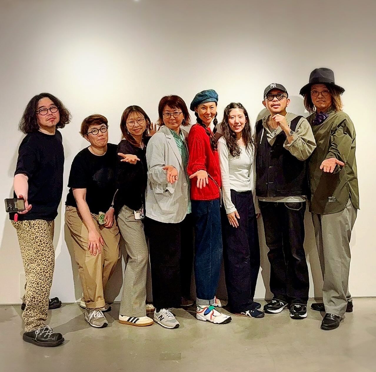 追加投稿です💦
<2026年KIFFAみんなの展覧会を終えて>
作家の皆様お疲れ様でした。暇な時間にお喋りしながらお菓子を食べる時間は楽しかったです。制作なんかの真面目な話もしましたね‼️
DM制作の佐藤さん、発送のモーリー、広報のひよちゃんは可愛い動画に初めての試みインタビューも面白かった🤣
ここで改めてスタッフのみんなありがとう。
なかなかお礼も言えないままですが、皆さんの気配りとチームワークに助けられています🎵
これからもどうぞよろしくね。
KIFFA International ADO HINO
#kiffainternational #adokiffa #みんなの展覧会