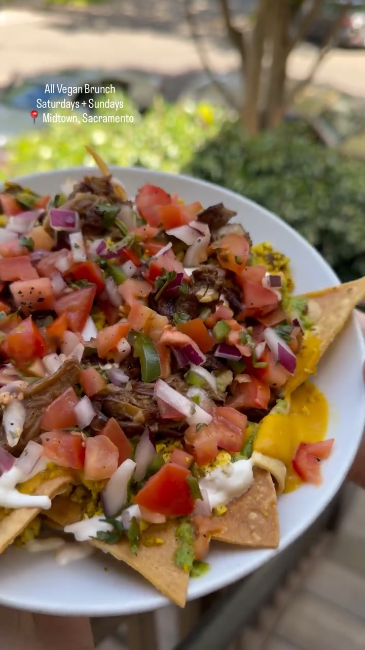This weekend’s mission is simple: ignore the alarm, leave the group chat on read, and get the crew to the best all vegan brunch in town. Brunch is better shared. Catch us this weekend to grab a spot and split some breakfast nachos.😎