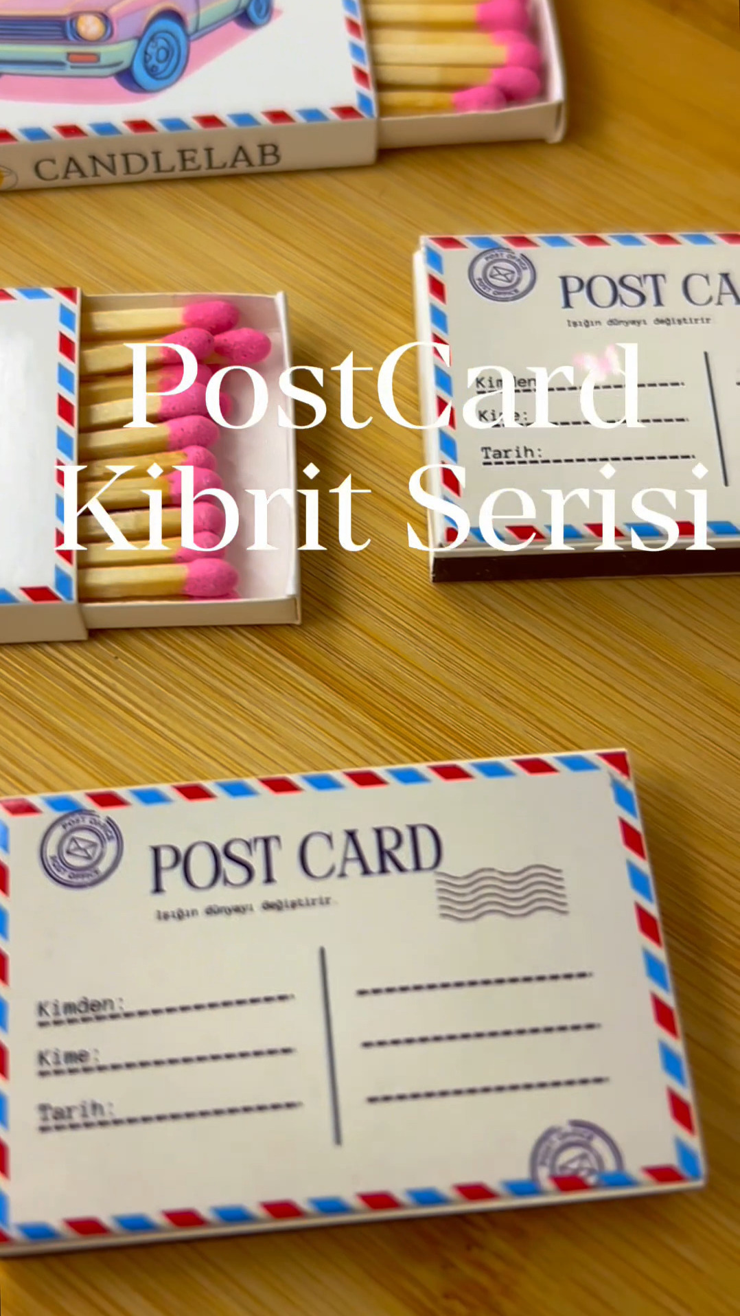 Bazen tek bir cümle, bir hediyeyi unutulmaz yapar. ✨
Yeni Postcard Matchbox serimiz,
sadece isimle kişiselleştirilebilen bir hediye değil…
Aynı zamanda sevdiğinize küçük bir not, kutlama ya da size özel bir mesaj bırakabileceğiniz bir alan sunuyor.
.
.
Sometimes,a single sentence can turn a gift into a memory. ✨
Our new Postcard Matchbox collection is not only customizable with names…
It also leaves space for a personal note, celebration, or a message written just for someone special.
#candlelabtr #postcardmatchbox #kişiselleştirilmişhediye #matchboxdesign #giftideas