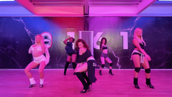 SAVVY THURSDAYS 🫦
Every Week
Intermediate Heels Class
0161 Studios 📍
8pm - 9:15pm
LOOK HOW AMAZING EVERYONE LOOKS ⭐️
Book all Savvy Classes via Link in Bio 💻
(Savvy Website)
#SavvyHeels #HeelsClass #Manchester #Community