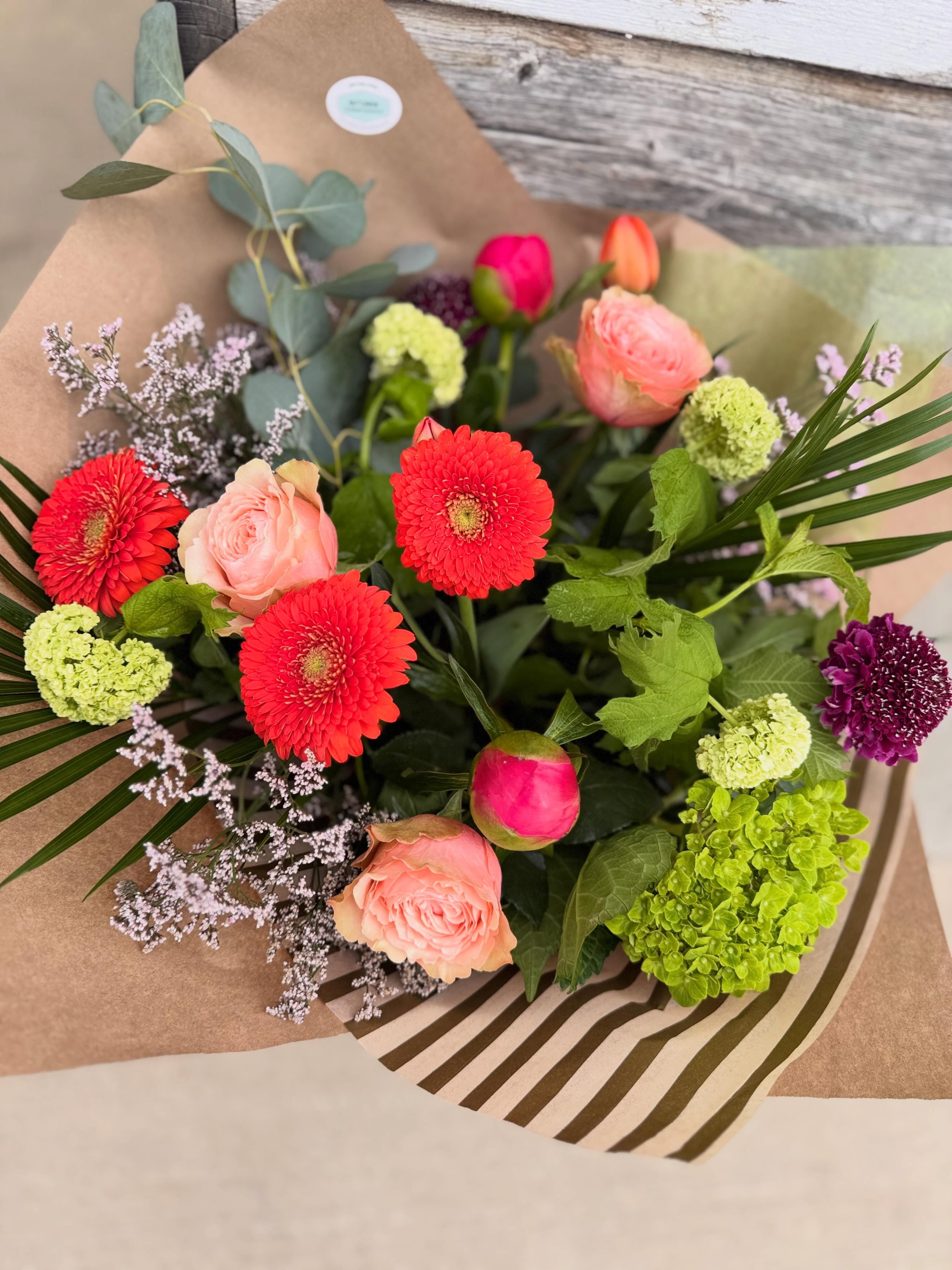 The European Handtied bouquet 〰️ stunning , vibrant and beautiful 💕beautiful options freshly stocked in our walk in flower cooler , created by our talented designers 🌿we have all sorts of stylish vases if you like to add one . If you like to pop by we are here from 10-4 on this beautiful Mothersday Saturday 🌸