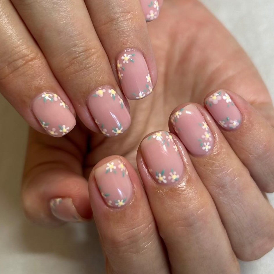 Soft blooms and tiny daisy details 🌸✨
Keeping it sweet, simple, and spring-ready with this dreamy gel set 💅
@izabellehammonuk
#calgel #calgeluk #norwich #norwichcity