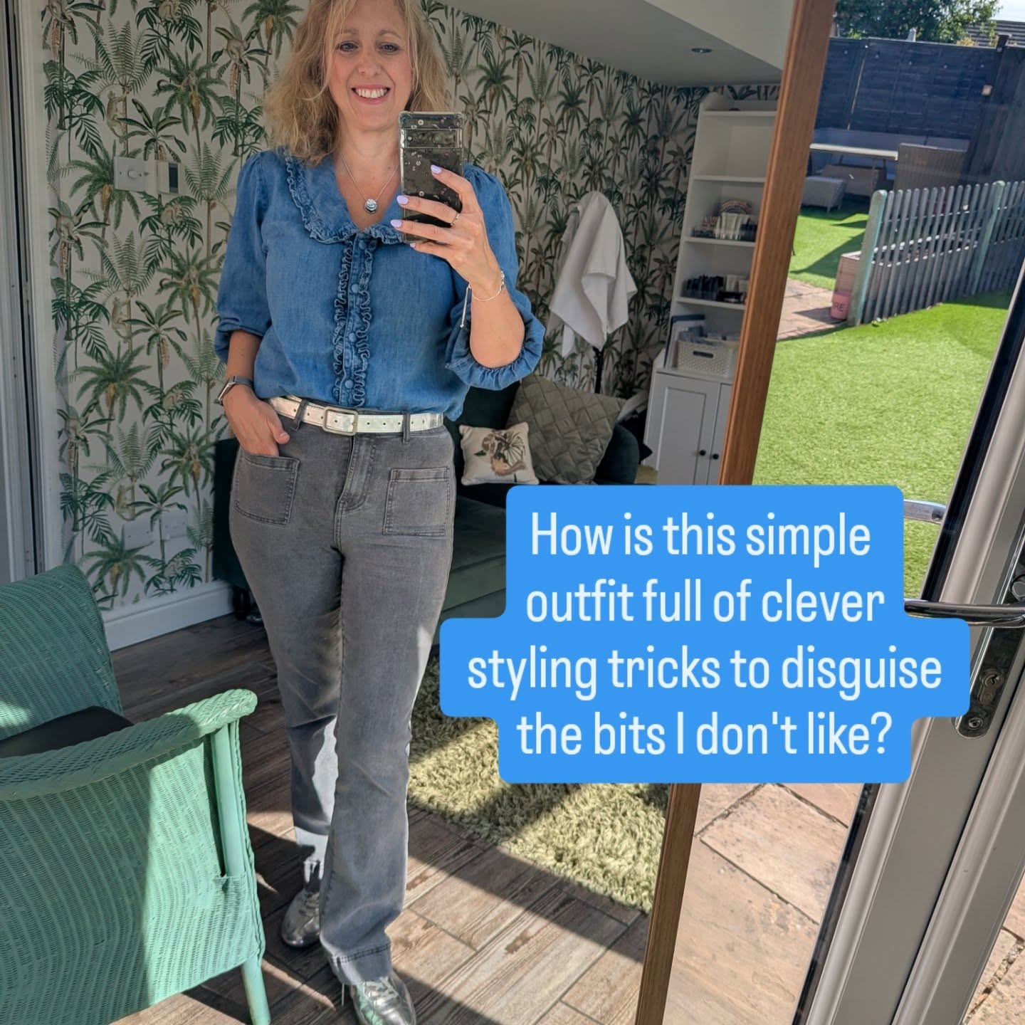 Styling is all about drawing the eye to the bits you like and want people to look at.
It doesn't need to feel complicated.
If you carry weight around your tummy or hips draw the eye upwards or downwards whilst minimising the larger area.
Unlock the styling secrets of your body shape in a style consultation with me.
#stylingover40 #stylingtips #stylisttip #colourmebeautuk #stylistinspo