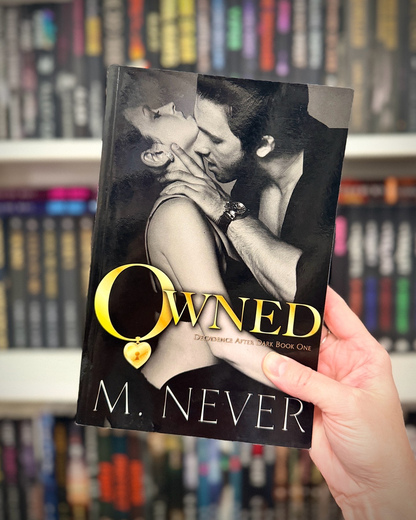 "I like you collared, baby. I like you naked, I like you mine.”
Why you definitely need to read:
🧁 Dark romance
💋 Captive
🧁 S*x Club
💋 Really spicy read!!!
🧁 Billionaire
📕 Read Owned today Free in KindleUnlimited. 🎧 Or grab your headphones and listen!
#darkromance #romanceaudiobooks #darkromancereads