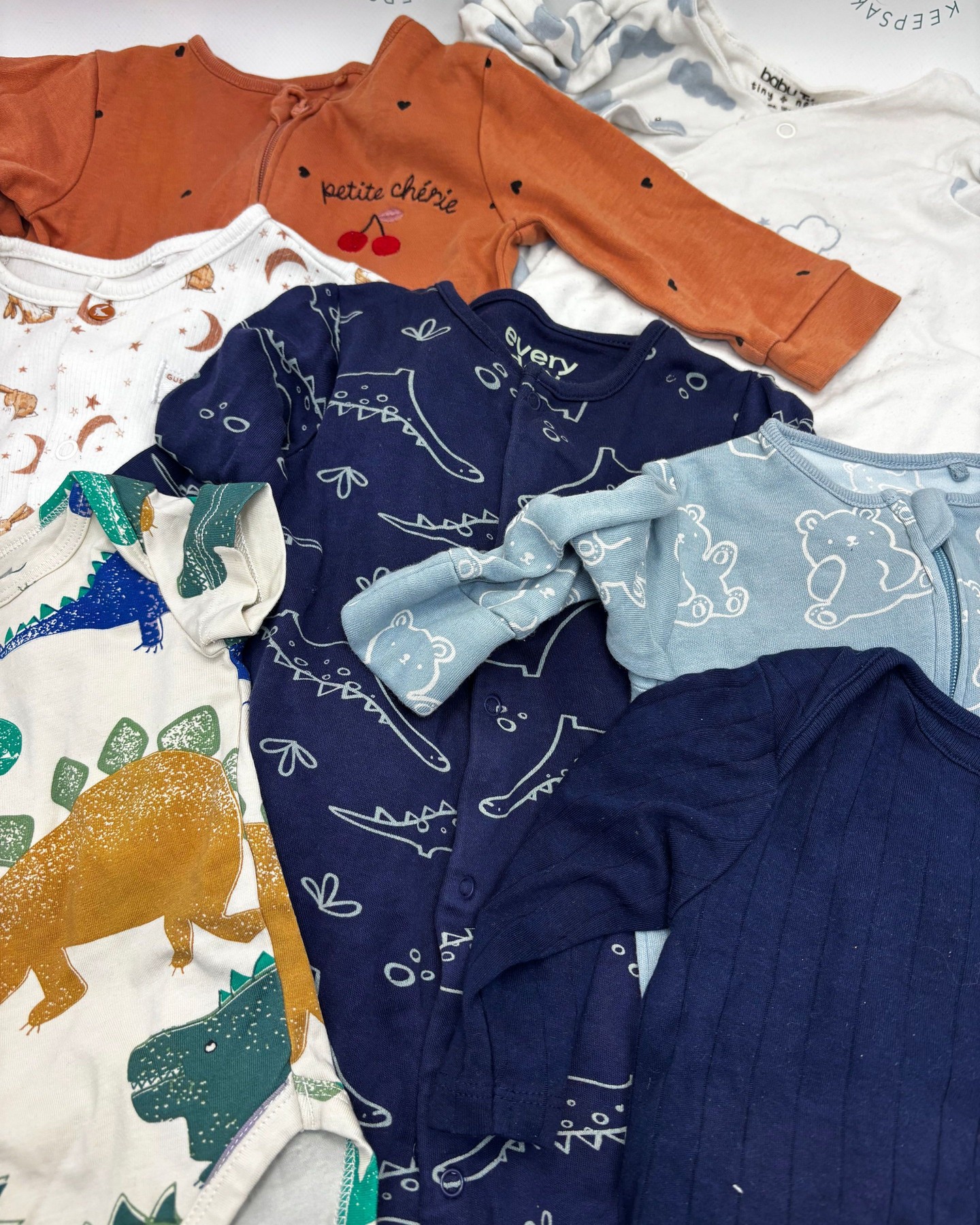 💛 Have you ever wondered what to do with your baby’s clothes when they’ve been outgrown? 💛
I’ve created a simple little quiz to help guide you through your options — especially if you’re thinking about something more meaningful, like a keepsake.
Whether you’re just starting to sort through those tiny outfits, or you’ve had them tucked away for years, this might help you decide what feels right for you.
✨ It only takes a minute
✨ No pressure, just gentle guidance
✨ And it might give you an idea you hadn’t thought of yet
If you’d like to try it, I’ll pop the link in the comments 💬