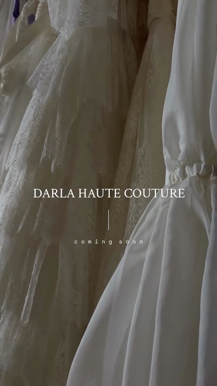 Modern romance + dramatic silhouettes
/ @darla_haute_couture
___________
Art direction & Photography @thevedrinesphoto
Venue @markreecastlesligo
Content @captured_by_camila
Beauty @ciara_d_make_up
Hair @jennygildeahair