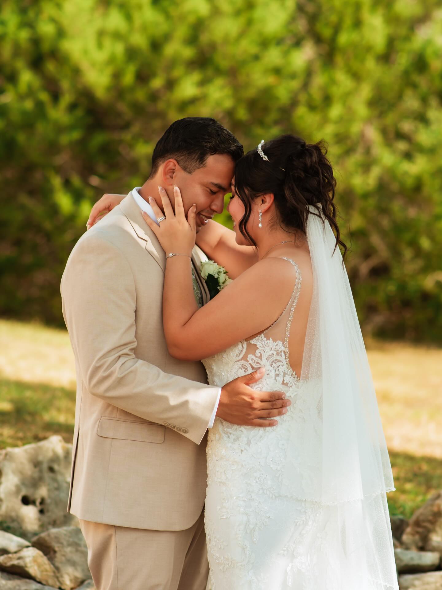 The kind of love that feels peaceful ✨
Still swooning over this beautiful wedding day, Yvonne and Michael’s love was so incredible to capture.
There was this field right outside their venue and you guys know I’m a sucker for a golden field! So greatful that this beautiful couple put their trust in me as I guided them.
Your wedding photos should feel more like memories than just poses. I feel like that’s exactly what we captured! Moments like this are the reason why I love weddings so much! 😍
.
#lagovistavenue #weddingportraits #candidweddingphotographer #outdoorweddings #goldenhourwedding
