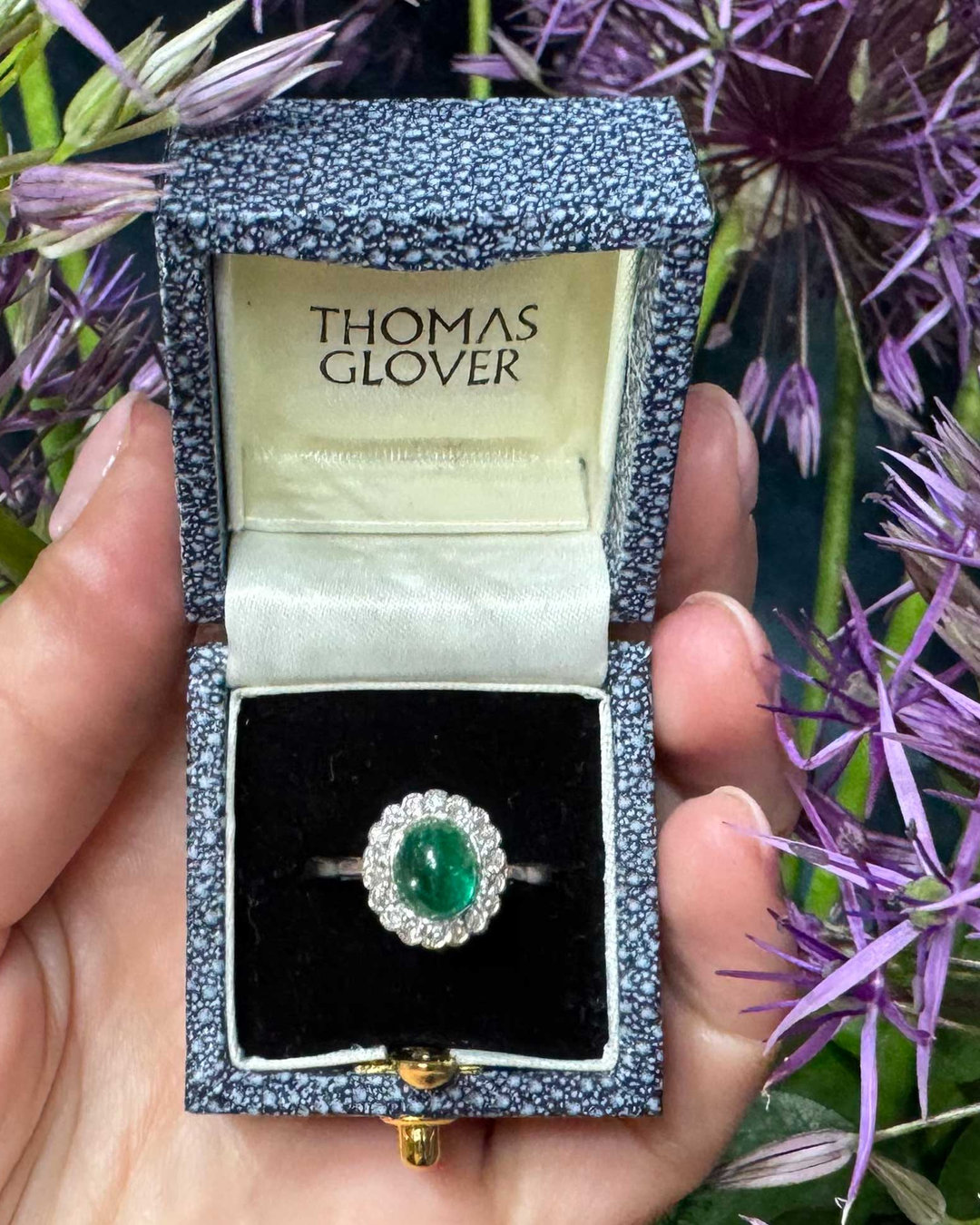 Our latest newsletter has just landed and it is celebrating 'A Few of Our Favourite Things'
We've all chosen a selection of our favourite gemstones to share with you. From sapphires and pearls to golden hues - but who chose which item?
#antiquejewellery #pearljewellery #sapphirejewellery #emerald #antiquering