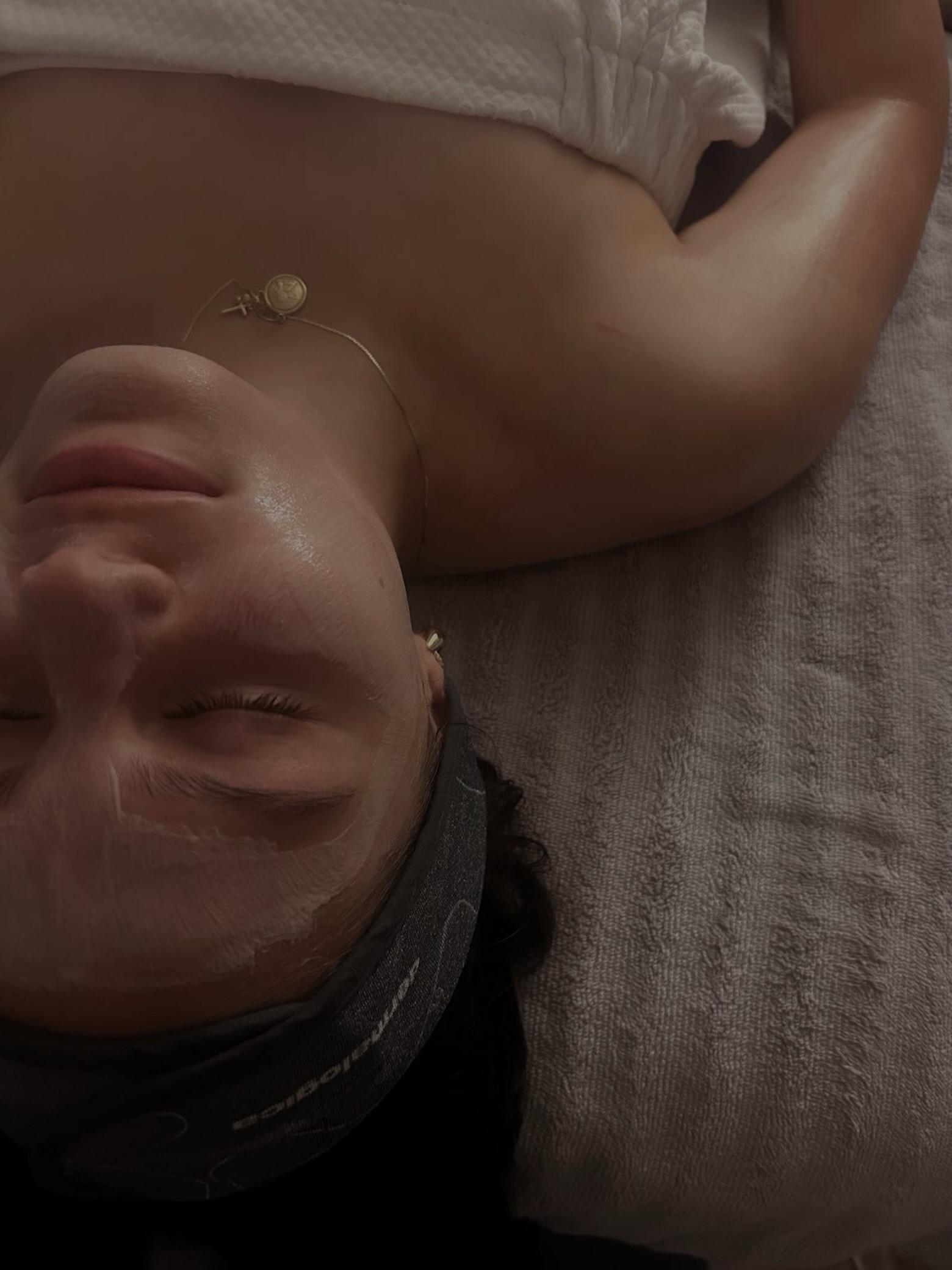 Our signature Synergy facial delivers deep hydration, calming renewal, and a lit-from-within glow. You can pair your facial with Celluma LED light therapy, each treatment enhances your skin’s vitality while offering a moment of pure, uninterrupted luxury. 🖤