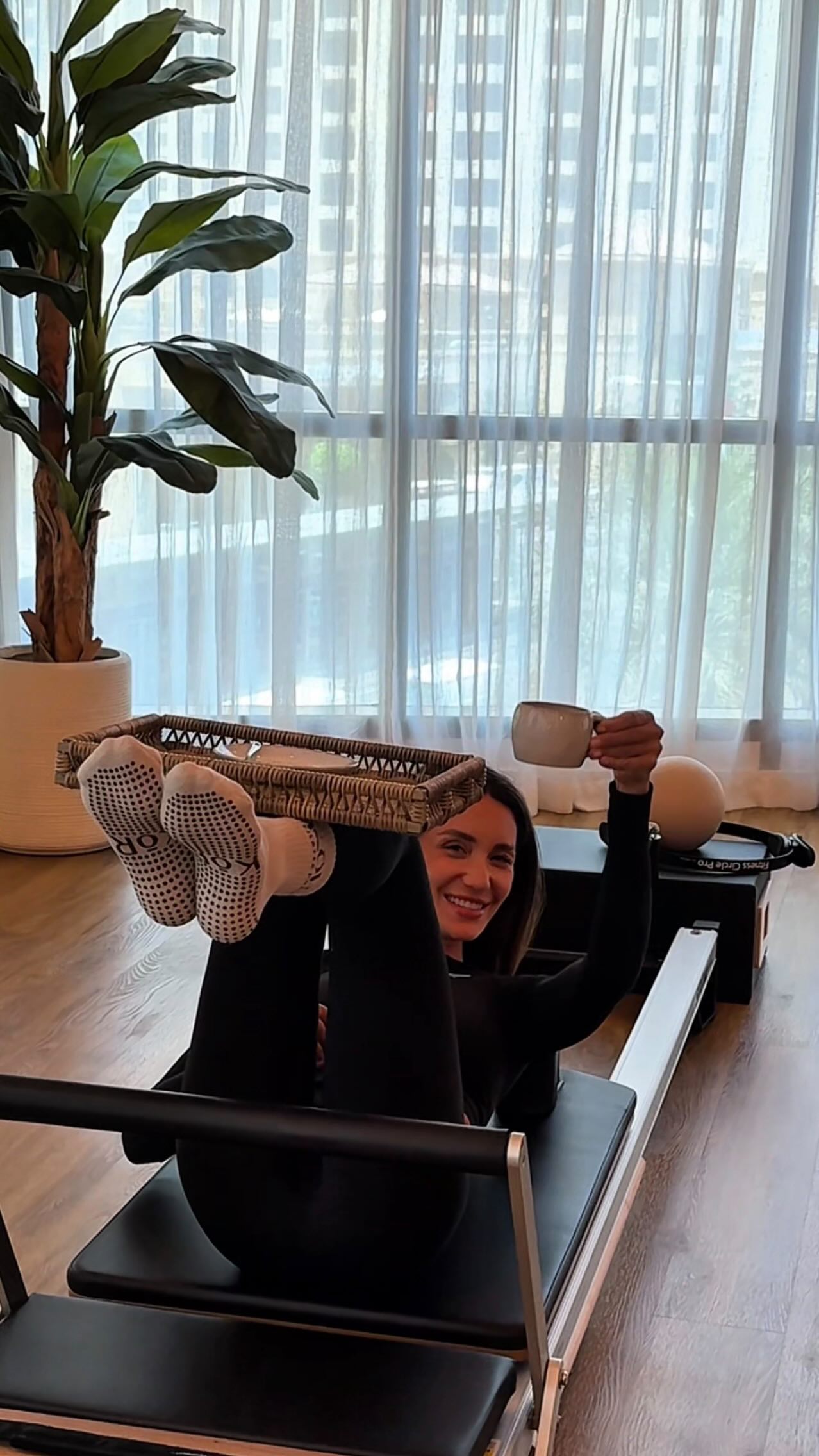 If your legs aren’t steady enough to serve coffee on… are they really in tabletop? ☕️
Putting our instructor @agalab_mmm to work!