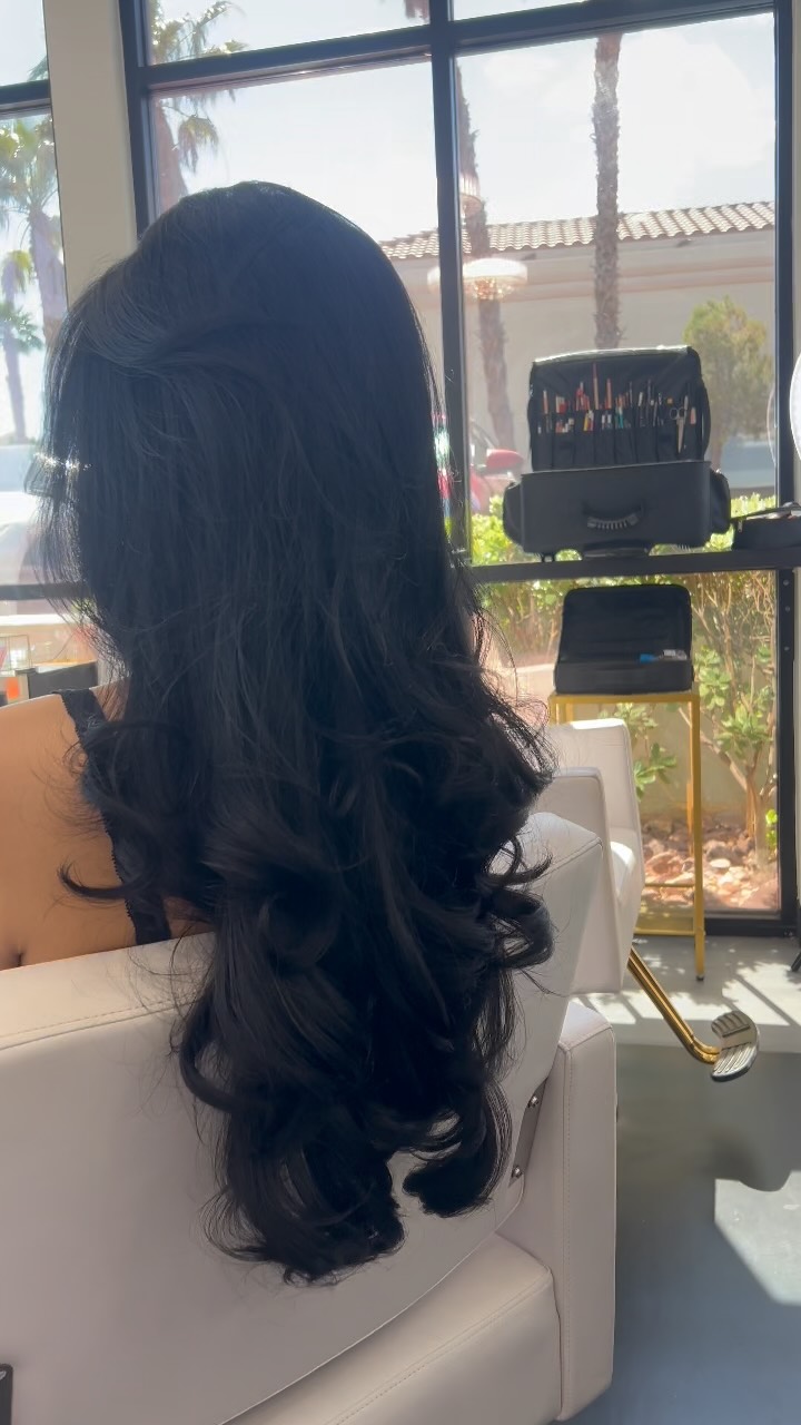 Who’s Ready For Our Next Promo ? 🙋♀️💝
#ablowdrybar #lasvegas #lasvegashairstylist #blowoutsnearme #blowoutpromo
