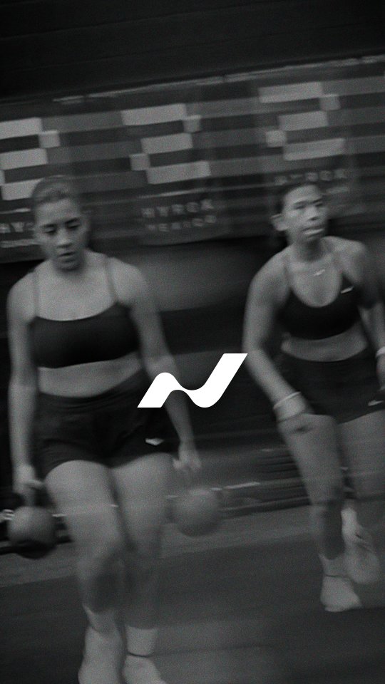 💥🏁 No compiten solas, avanzan juntas. Cada entrenamiento las hace más fuertes.
#HyroxWomen #FitnessJourney #TrainTogether #NomaPro