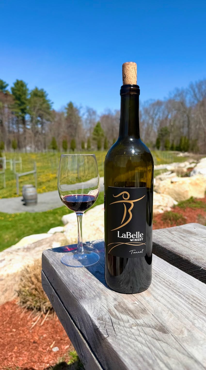 Your mind is influencing the taste of wine more than you might think! 🍷
Studies from UC Davis found that people described the same wine very differently depending on what they were told it cost. That expectation alone can completely change how we experience what is in the glass. I say, drink what you like and don’t let the price tag define your wine experience.
Follow my page for more wine facts and tips!
#winelover #womenwinemaker #smallcreator #learning #labellewine
