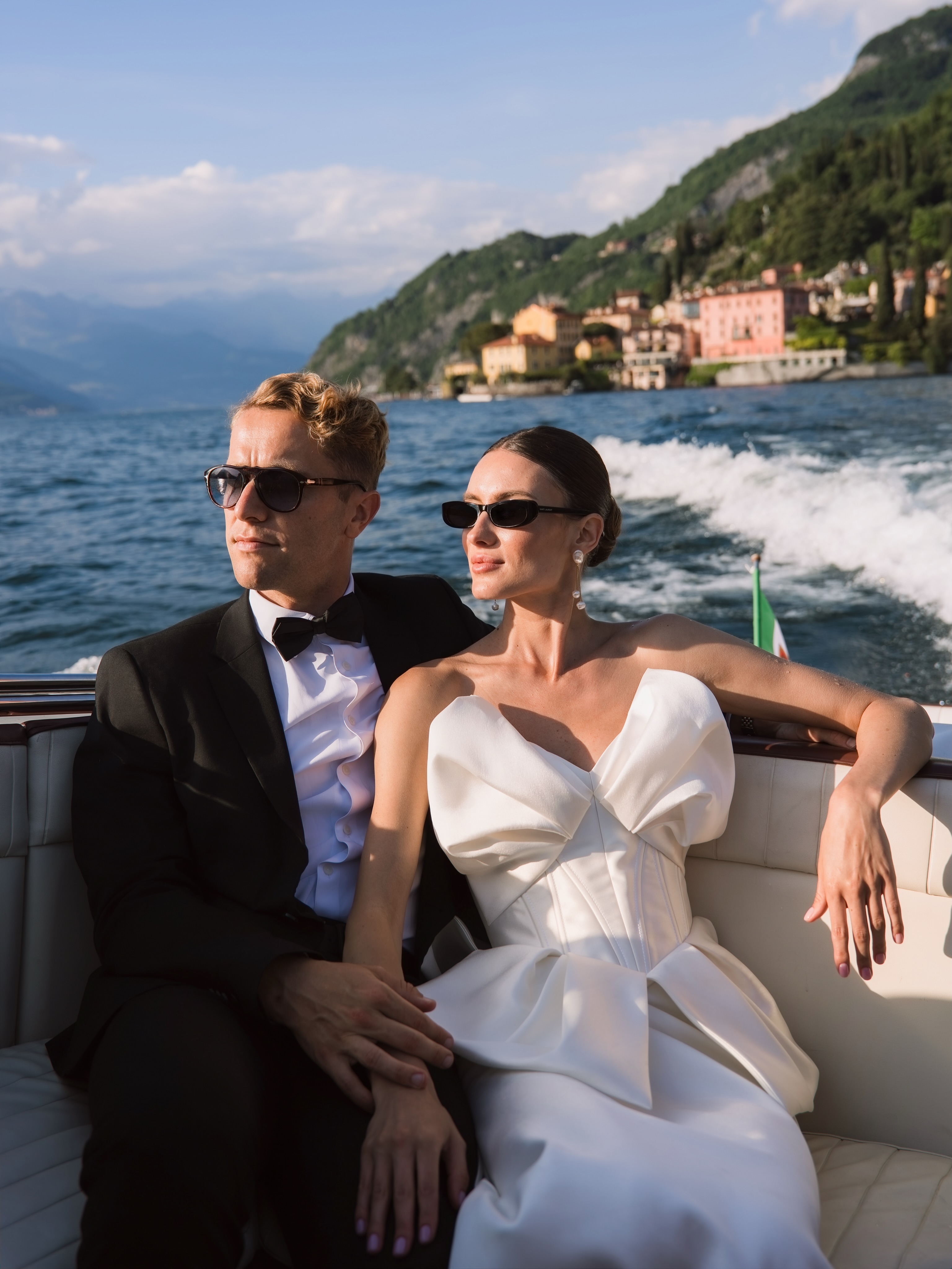 A little Lake Como magic 🤍
A shoot that had been on my bucket list for a long time finally happened and it did not disappoint 🥹✨
TEAM:
Photographer: @yaradragtphotography
Make-up and hair: @sandrabierens_bridal
Couple: @italy.couple
Dress: @coversbridalcouture
Locations: @villamonastero_official @hotelvillacipressi
Boat rental: @lakecomo_boat