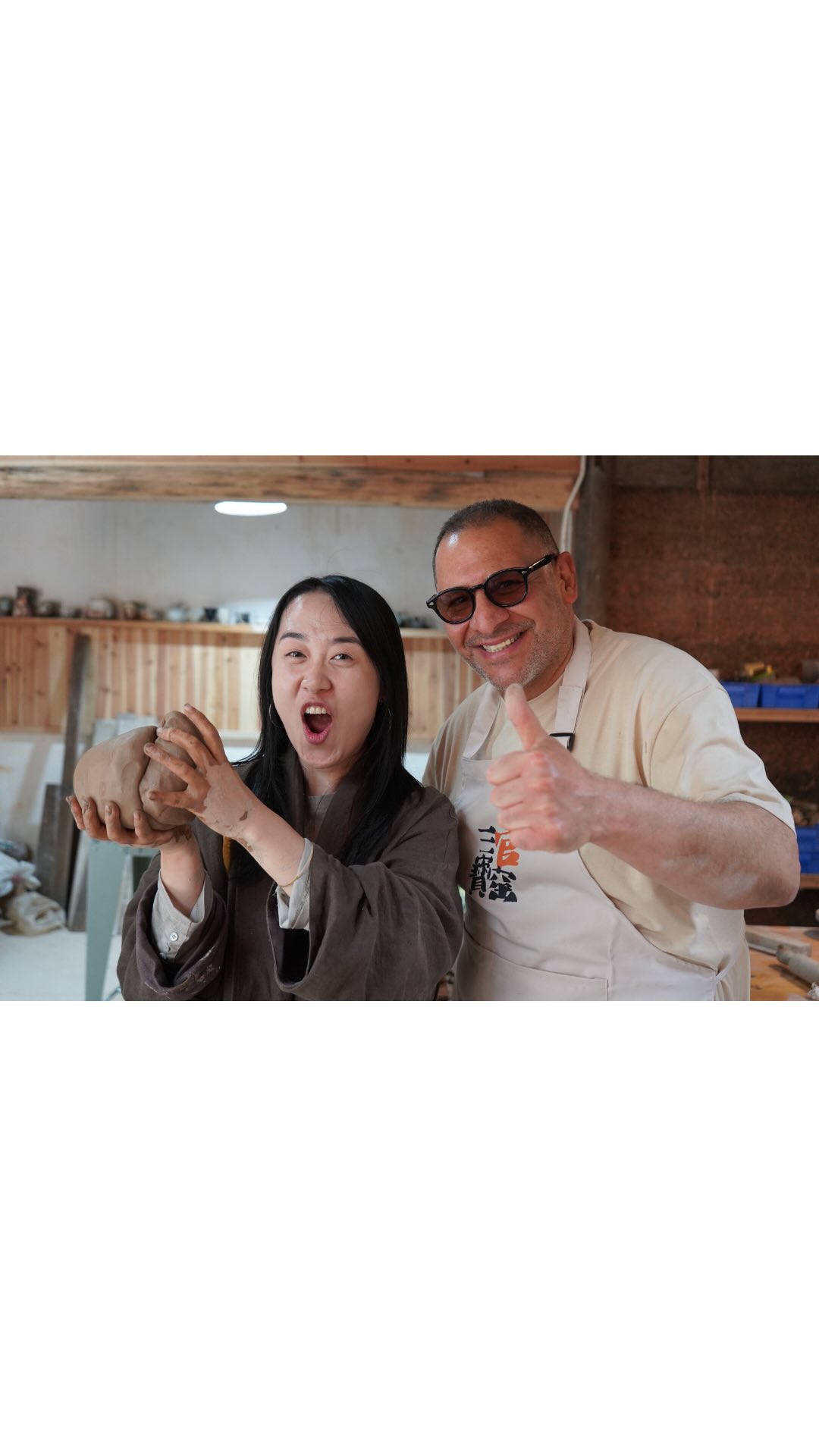 During my residency at Sanbao Ceramic Art Institute, I had the pleasure of participating in a ceramic workshop together with the Russian ceramic artist Anna Bespoldenova 🇷🇺, in a workshop held by Jackson Li, Director of Sanbao Ceramic Art Institute 🇨🇳
Working with clay within the inspiring environment of Sanbao Ceramic Art Institute — a place where centuries of ceramic tradition meet contemporary artistic practice — made this experience especially meaningful ✨
Jackson Li held the workshop with great insight and generosity, creating a space for experimentation, learning, and creative exchange. It was a pleasure to share this experience with Anna Bespoldenova and to explore new ideas together through clay .
I am deeply grateful to Jackson Li for his inspiring leadership and warm hospitality, and to Anna Bespoldenova for her thoughtful collaboration✨♥️
Moments like these reaffirm that ceramics is a universal language, connecting artists across cultures through shared curiosity and craftsmanship ✨🇳🇴✨🇮🇶✨🇨🇳
@internationalacademyofceramics
@sanbaojackson
@sanbaoceramic
@sanbaostudio
@sanbaoceramicart
خلال إقامتي الفنية في معهد سانباو لفنون الخزف، سعدتُ بالمشاركة في ورشة خزف إلى جانب الفنانة الخزفية الروسية آنا بيسبولدينوفا، في ورشة أقامها جاكسون لي، مدير معهد سانباو لفنون الخزف
لقد كانت تجربة مميزة للغاية أن أعمل بالطين في البيئة الملهمة لمعهد سانباو لفنون الخزف، وهو مكان تلتقي فيه قرون من التقاليد الخزفية العريقة مع الممارسة الفنية المعاصرة، مما منح هذه
التجربة عمقًا خاصًا ومعنى كبيرًا
أدار جاكسون لي الورشة برؤية ثاقبة وكرم كبير، وخلق مساحة مفتوحة للتجريب والتعلّم والتبادل الإبداعي. وكان من دواعي سروري أن أشارك هذه التجربة مع آنا بيسبولدينوفا، وأن نستكشف معًا أفكارًا جديدة من خلال الطين
أتقدم بخالص الشكر والامتنان إلى جاكسون لي على قيادته الملهمة وحسن ضيافته، وإلى آنا بيسبولدينوفا على تعاونها المميز وروحها المتفهمة
🏺✨ تؤكد لي مثل هذه اللحظات أن الخزف هو لغة عالمية تجمع الفنانين من مختلف الثقافات من خلال فضول الاكتشاف المشترك والحرفية الفنية 🌍🤝🎨