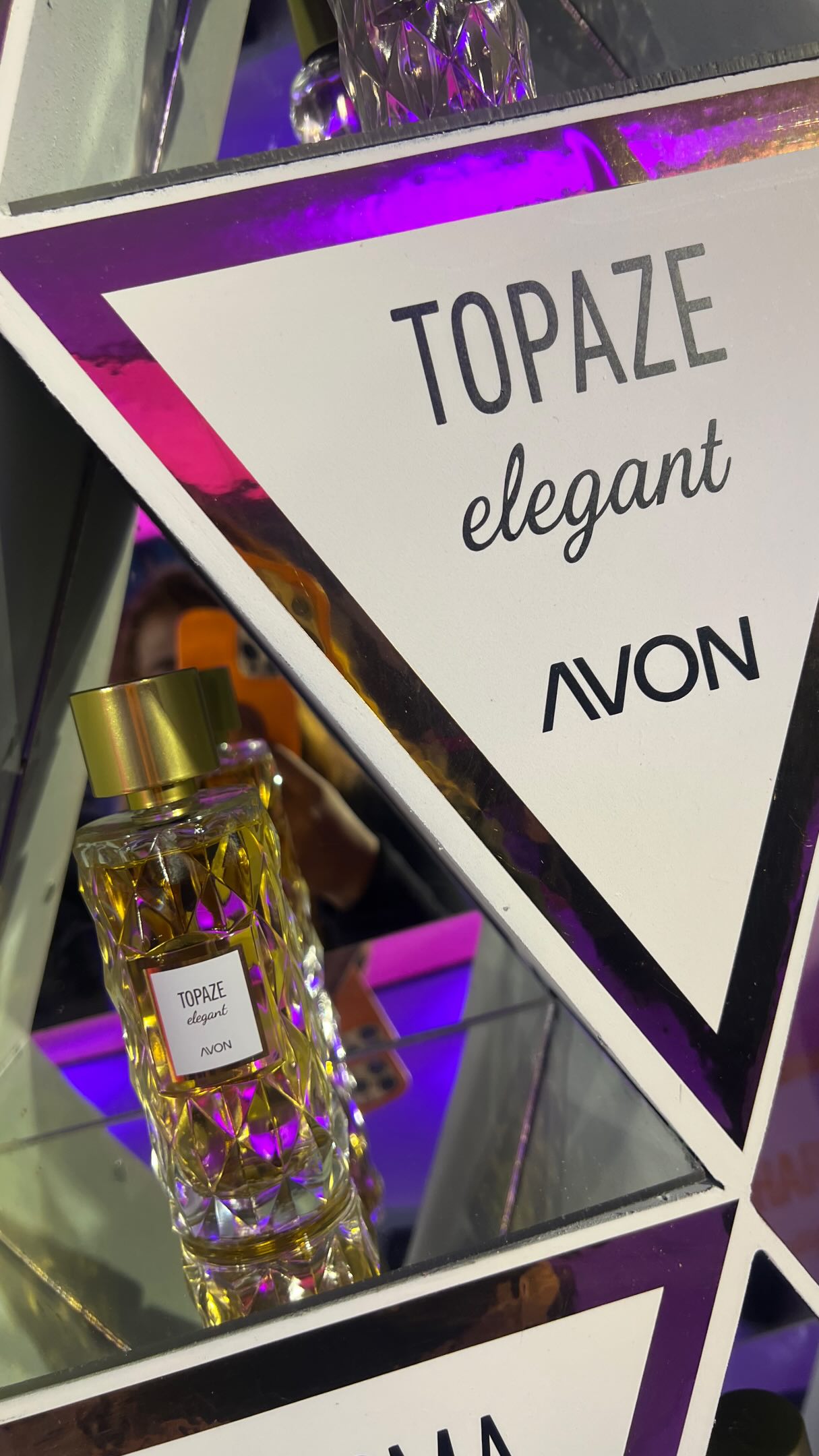 @avonmexico emprende el vuelo 140 ✈️ consintiendo a millones de familias con cada uno de sus productos! Y 140 años se celebran a lo grande con una renovación total #avon #vuelo140 #aniversario