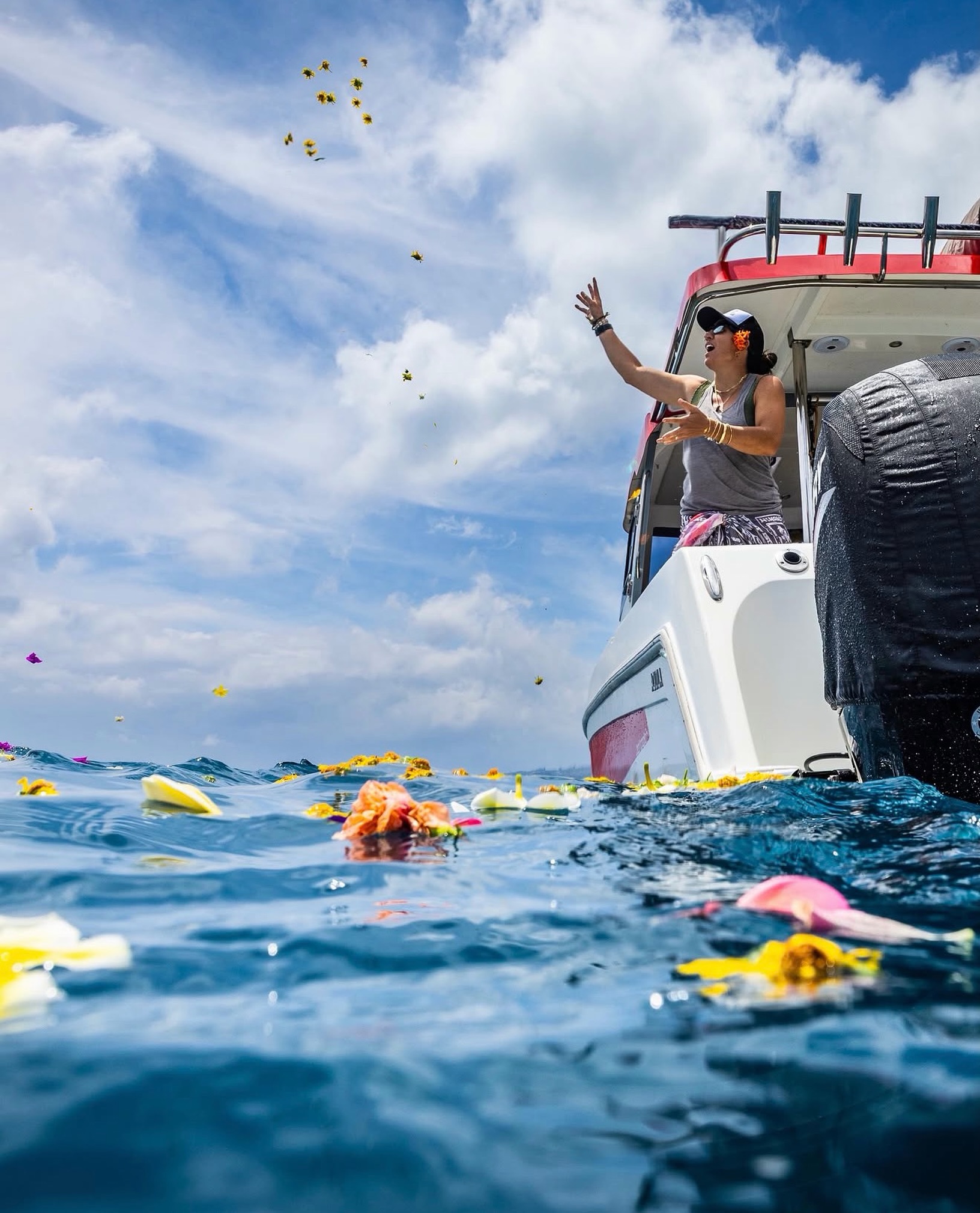 Happy Mother’s Day to the heart and soul of Kai Wa’a, @kealanisierra ! ❤️🥰💐 You do it all with grace and a smile, from canoe unloads and shipping to organizing a million and one logistics for our Team Riders day in and day out, all year round. We know this year looks a little different than we hoped, but want you to know how much we appreciate everything you do for us and for the sport of paddling. We are all better for knowing you and having you in our lives.
To our Kai Wa’a Team Rider Moms who threw it down in Kaiwi yesterday; @ls_original @andreamollermaui @mon_shine - congratulations on an amazing season, training and competing at the highest level while balancing motherhood is no easy feat. You should all be so proud of yourselves and of the example you set for your kids watching on 👏🏽
To our extended Team Moms; @landynskylynns_mommy23 @angielani @bobbieegirl @hereitiestall @chloe_deane @marisa_piazza_sullivan_go_luxe @daoriginalsarahb @katiepere we hope the boys and the kids are absolutely spoiling you today, it’s not easy being you! 😅🙌🏽
To all of the Moms of paddlers, and the Moms who paddle, we hope you all have a relaxing day on or off the water, surrounded by loved ones. 🌺 🌊