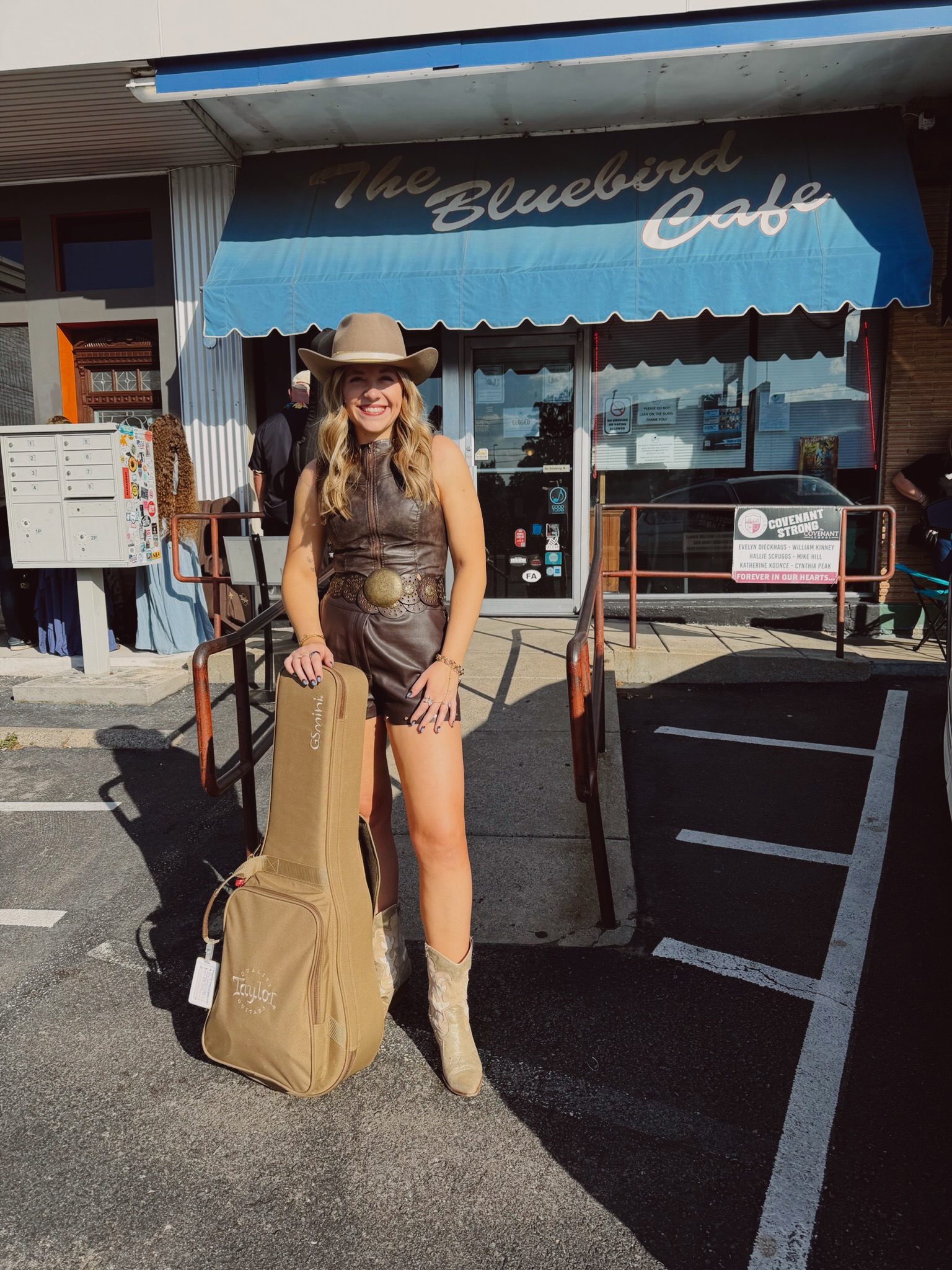 Still unbelievable that this is life. I go from winning Female Vocalist to playing my dream venue 2 days later😭😭 #haileyjamesmusic #countrysinger #singer #nashville #countryartist