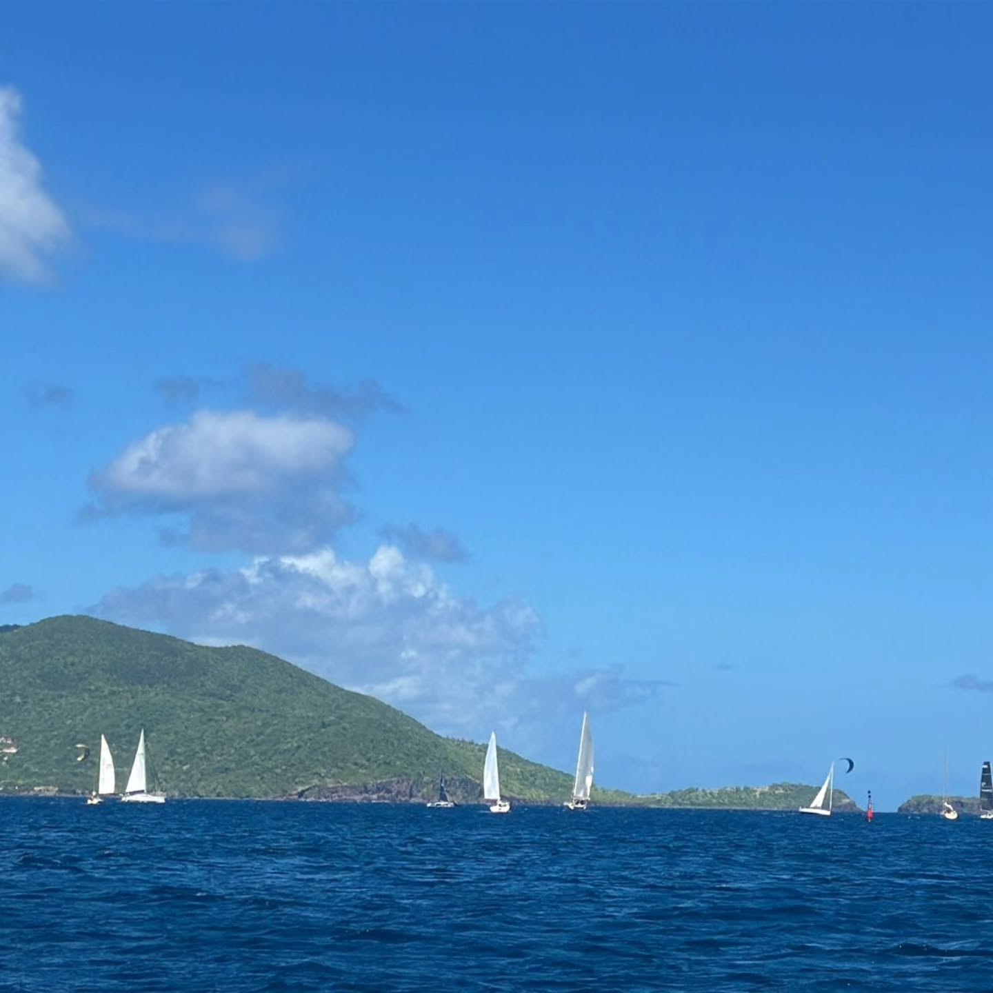 🏁⛵ La dernière étape ! Les équipages ont quitté Terre-de-Haut cap sur Bas-du-Fort pour le sprint final. Tout se joue maintenant. Qui montera sur le podium du Trophée des Marinas 2026 ? 🏆🌊
#TrophéeDesMarinas2026 #marinabasdufort #sudancrage #labanane