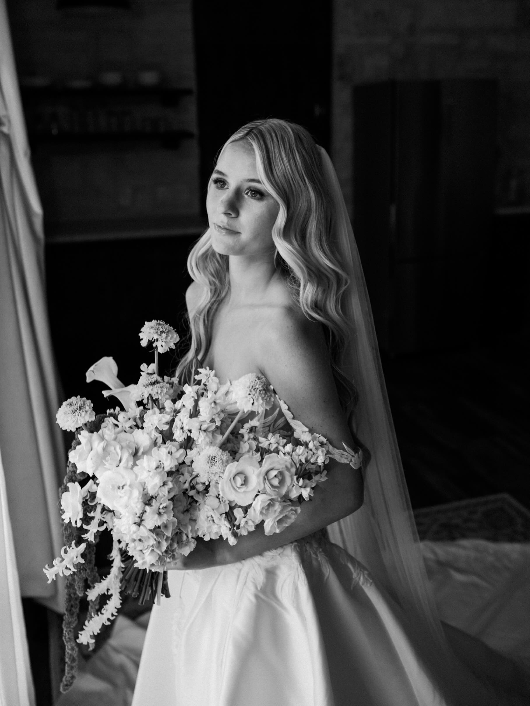 A quiet moment before everything changes.
The calm, the anticipation, the way the light pours in at Villa Loriana… moments like these are why I love documenting weddings on the Central Coast. Timeless, elegant, and full of emotion before the day even begins. 🤍
Venue @villaloriana.slo
Photographer @burlapandoakphoto
Planner @saraelizabethweddingsandevents
Florist @frugal_and_foraged
Bar @mixedeventsbarservice
DJ @epicentertainmentinc
Cake @wendywhitesbakery
Charcuterie & Cheese @boardinslo
Rentals @allaboutevents
Linens @bbjatavola
Signage @palette.and.pine
Stationary @announcementsbyadrienne
Dress @epiphanyboutique_slo
Tux @heygorgeousformalwear
Beauty: @lexirileeweddinghair
@hairby_chan @bluebird_bride
#VillaLorianaWedding #SanLuisObispoWedding #CentralCoastWeddings #SLOWeddingPhotographer #CaliforniaWeddingh
📍Villa Loriana | San Luis Obispo Wedding Photographer
