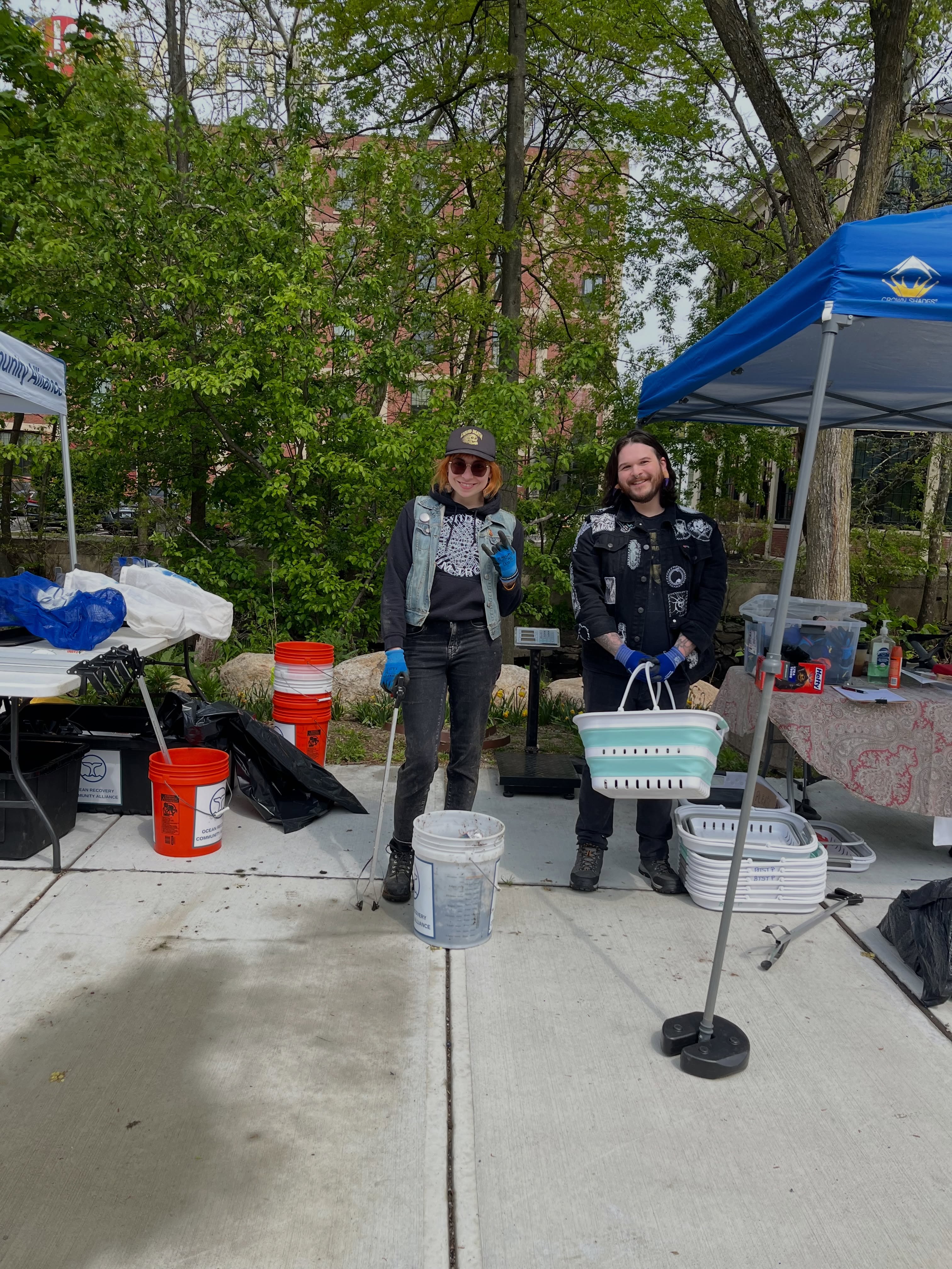 On Saturday in Providence, volunteers came together and removed 136 lbs of trash from our shared spaces. Every bag collected and every piece picked up makes a real difference for our waterways and neighborhoods.
A huge thank you to Mary Lou from Be the Solution to Pollution, Robyn from Honey Comb Studios, and Carla from Zero Waste Providence for inviting the ORCA team to collaborate on this cleanup. We’re grateful to work alongside people who care deeply about protecting our coast and community.
And thank you to every volunteer who showed up, got their hands dirty, and helped create positive change.
#OceanConservation #VolunteerToday #RhodeIsland #ProvidenceRI
