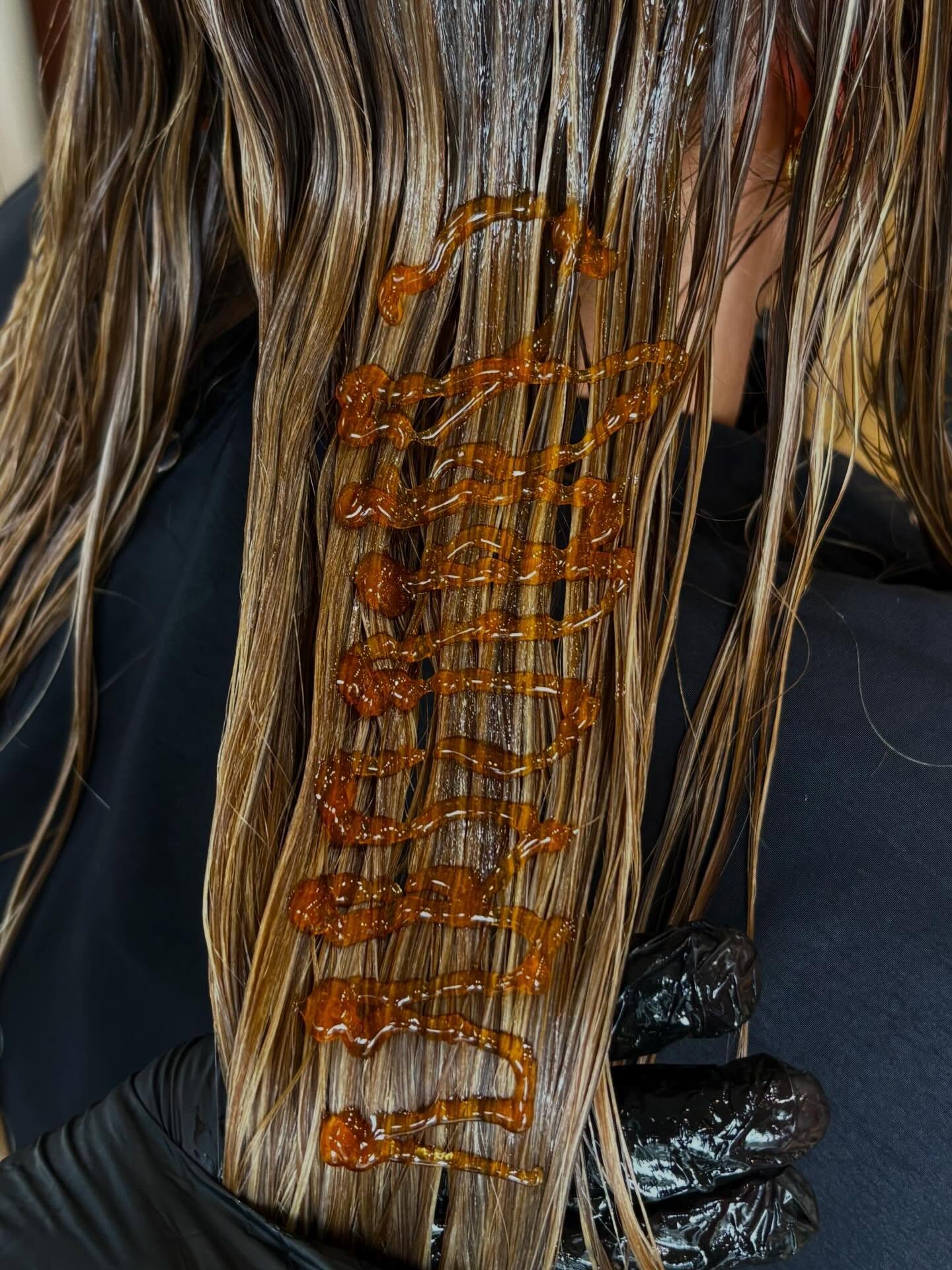 Some people wake up to thoughts of glazed donuts 𤤠I wake up to thoughts of perfectly glazed hair
Packed full of shine without the added calories āØ